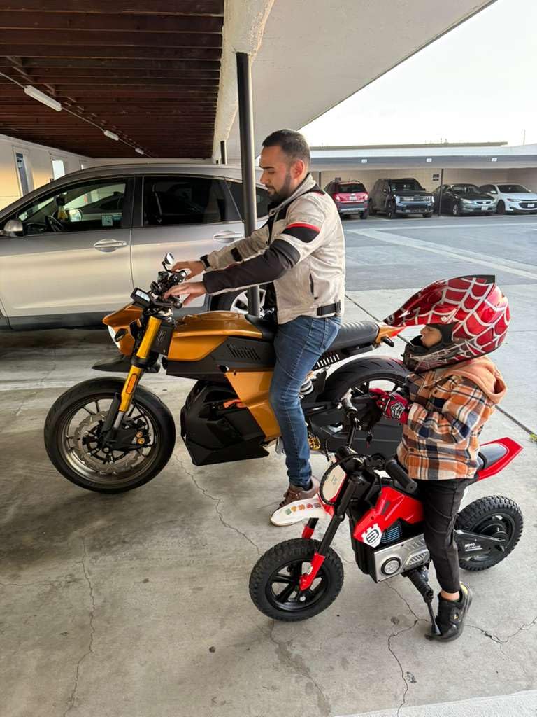 Electric Dirt Bike for Kids Ages 5-10, 24V 200W Higher Speed Electric Motorcycle, Kids Ride On Motorcycle with Rear Wheel Shock Absorber, LED Breathing Light, Bluetooth, Music, Horn, Blue customer photo 1