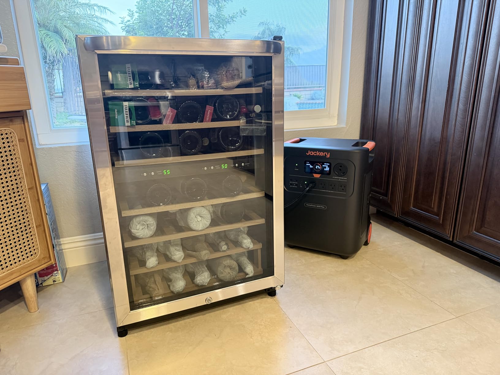 Jackery HomePower 3600 Plus Portable Power Station with 2x 200W Solar Panels, 3600W AC Output, 3584Wh LFP Solar Generator, Expandable up to 21kWh, Essential Home Backup customer photo 2