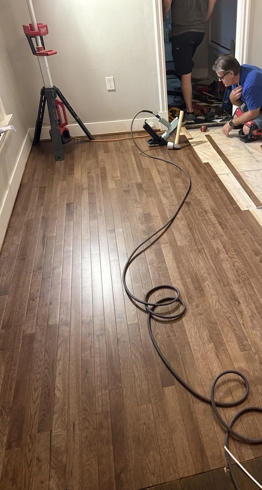 Metabo HPT 2-in-1 Flooring Nailer & Stapler, 16-Gauge Cleat Nails & 15.5-Gauge Staples, N5010AC customer photo 1