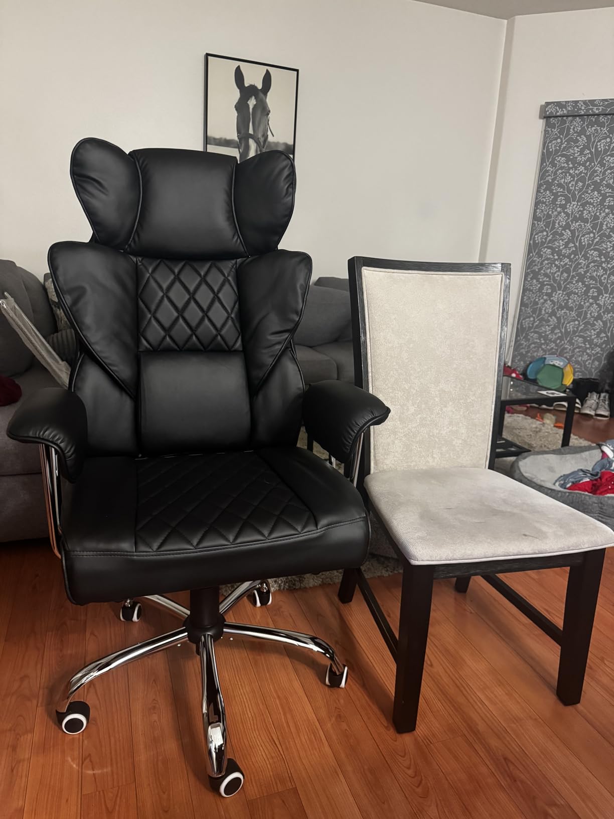 COMHOMA Big and Tall Office Chair, High Back Leather Gaming Chair with Footrest, Executive Ergonomic Office Chair with Pocket Spring Lumbar Support and with Outward Fixed Soft Armrests customer photo 1