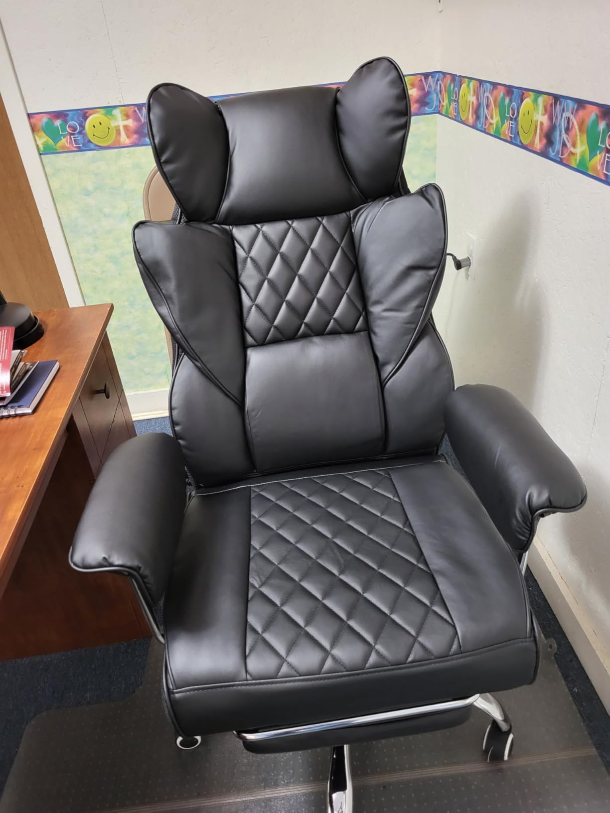 COMHOMA Big and Tall Office Chair, High Back Leather Gaming Chair with Footrest, Executive Ergonomic Office Chair with Pocket Spring Lumbar Support and with Outward Fixed Soft Armrests customer photo 2