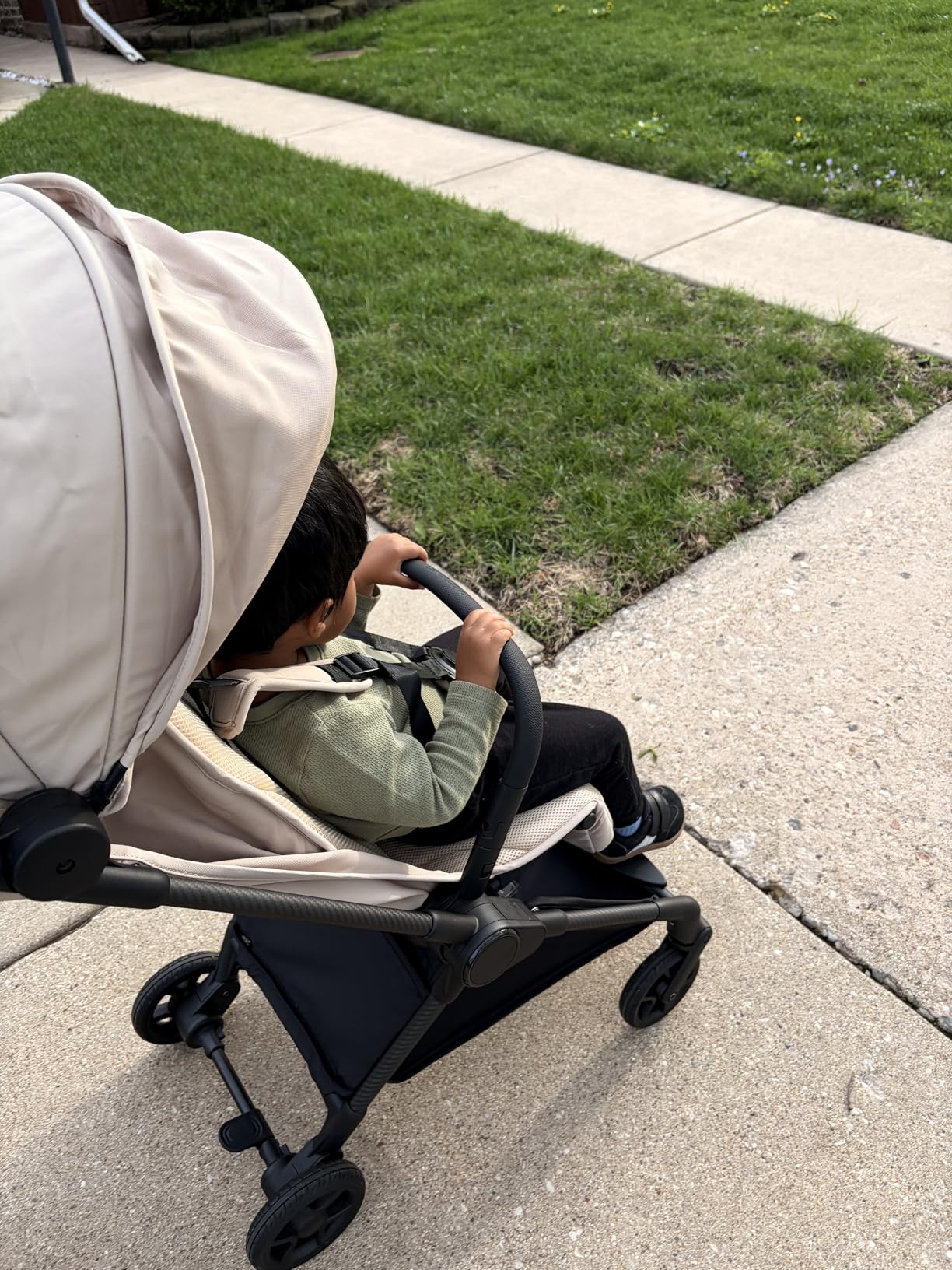 Mompush Nexis Carbon Travel Stroller, Ultra-Lightweight 11.5 lbs, Compact & Airplane Carry-On Approved, One-Second Auto-Fold, One-Hand Full Recline, from Birth to 50 lbs, JPMA Certified, Khaki customer photo 2