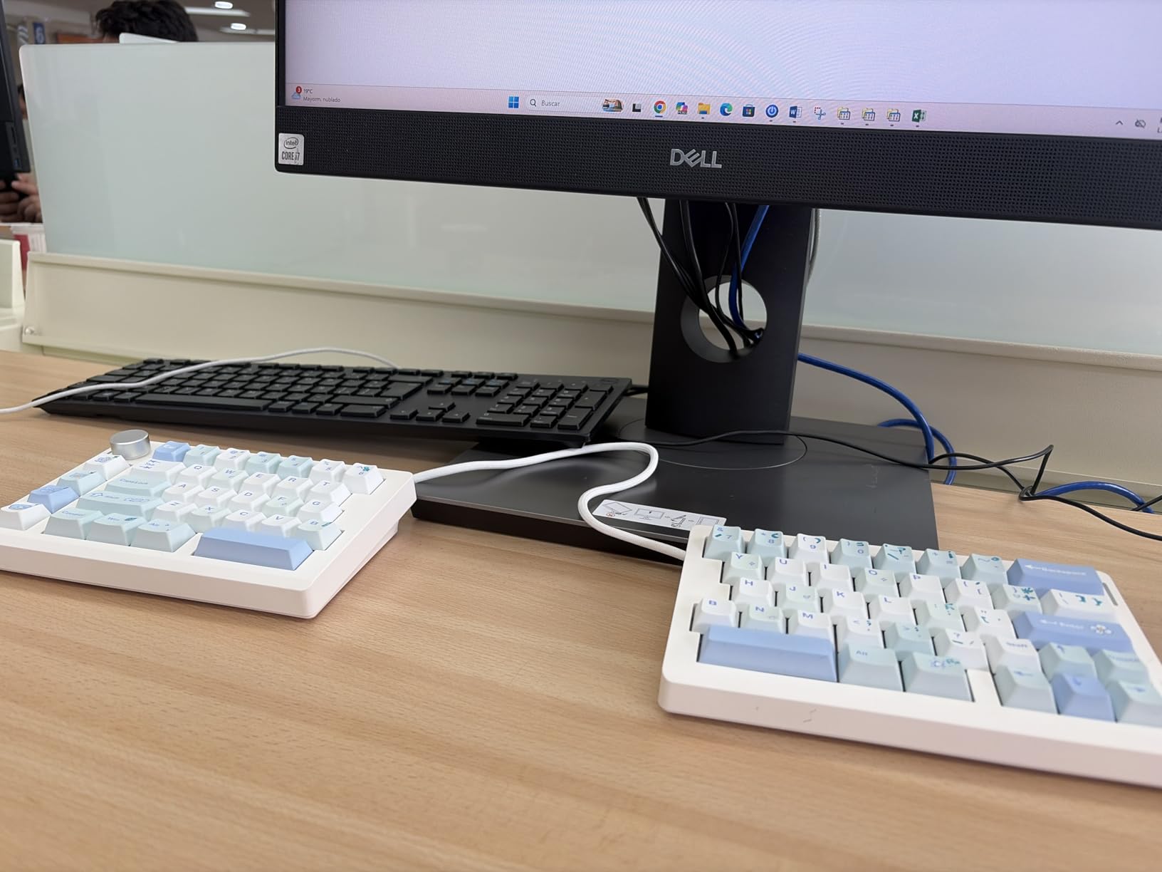 EPOMAKER Split70 Wireless Ergonomic Keyboard with QMK/VIA and Knob, Mechanical Gaming Keyboard with RGB, Hot-Swap, Creamy Linear Switch, PBT Keycap, Mac Modifier, Gasket, 70% Split Layout (Black) customer photo 1