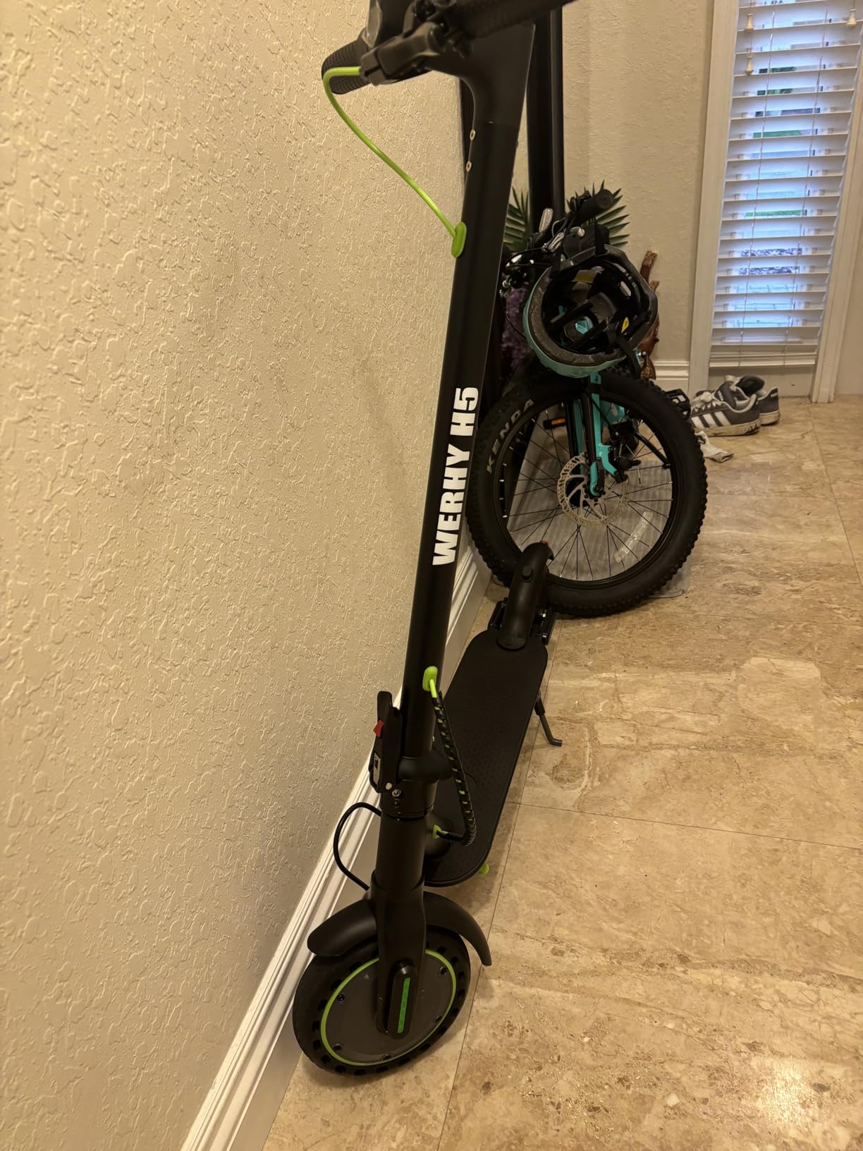 Electric Scooter, 350W/500W Powerful Motor, 19/22 MPH Max Speed, 15/23 Miles Range, Lightweight Foldable Kick Scooter with Dual Braking Systems, Smart APP customer photo 1