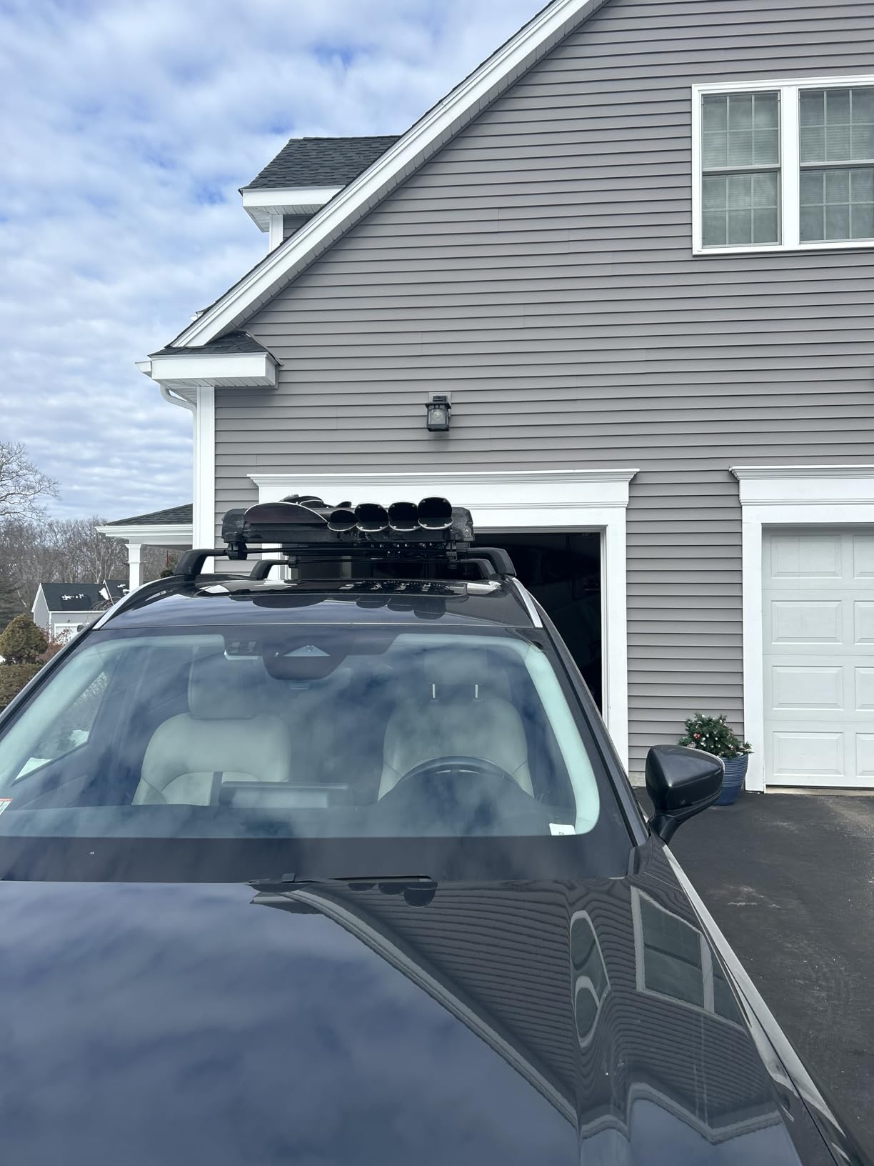 Ski & Snowboard Rack for Car Roof, 27.5'' Loading Width Fits 6 Pairs of Skis or 4 Snowboards, Aluminum Roof Rack with Lock & Rubber Padding customer photo 1