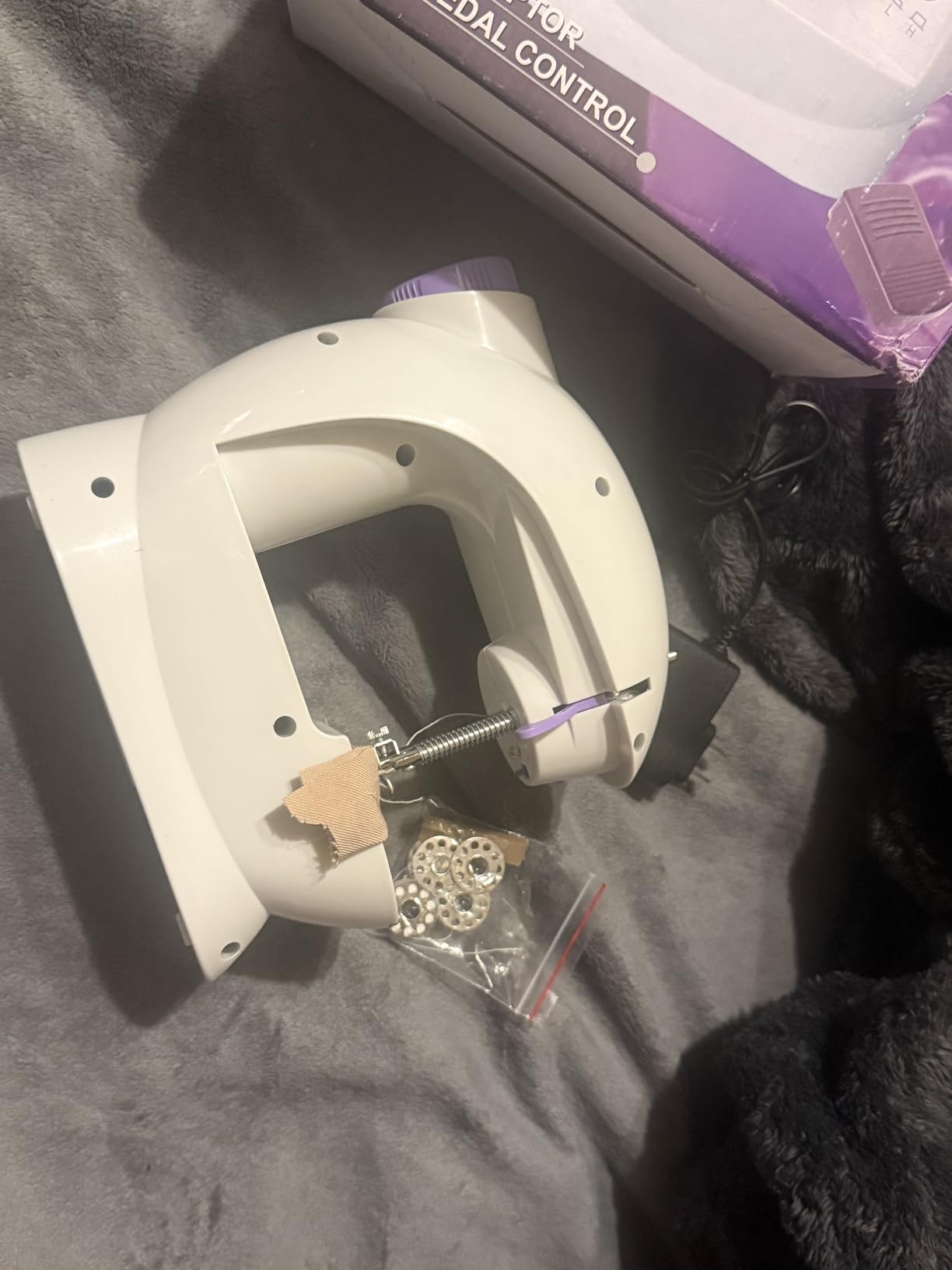 Sewing Machine for Beginners with 20Pcs Fabric & 32Pcs Sewing Threads Kit, Portable Sewing Machine with 12 Built-in Stitches & 2 Speed(High-Low Speeds)-BW724 customer photo 1
