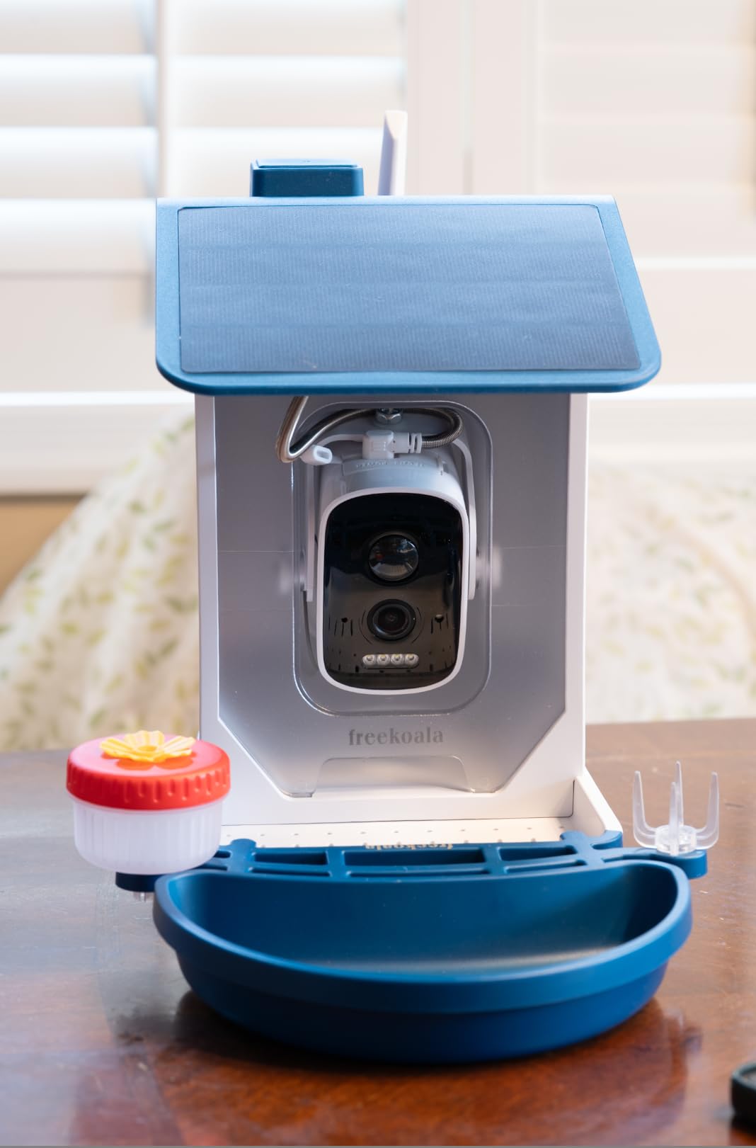 Bird Feeder with Camera, 4K UHD AI Video Bird Feeder Camera, Solar Powered Smart Bird Feeder with Camera for Outside, Instant Arrival Alerts, 3-in-1 Design, Ideal Gifts for Bird Lovers, Blue customer photo 1