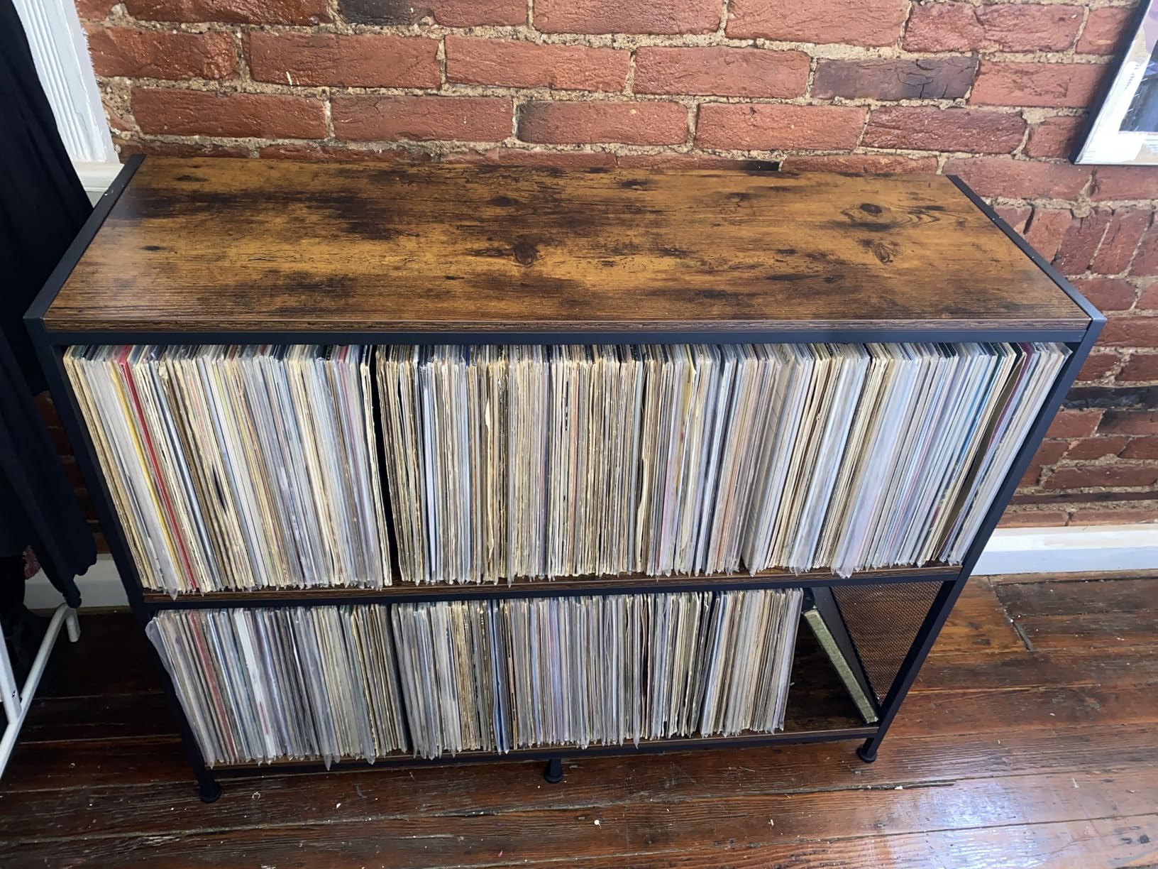 Sonyabecca Record Player Stand with 4 Adjustable Dividers, Vinyl Record Storage Up to 350 Albums, 3-Tier Vinyl Storage Holder with Open Wooden Desktop for Living Room, Bedroom customer photo 1