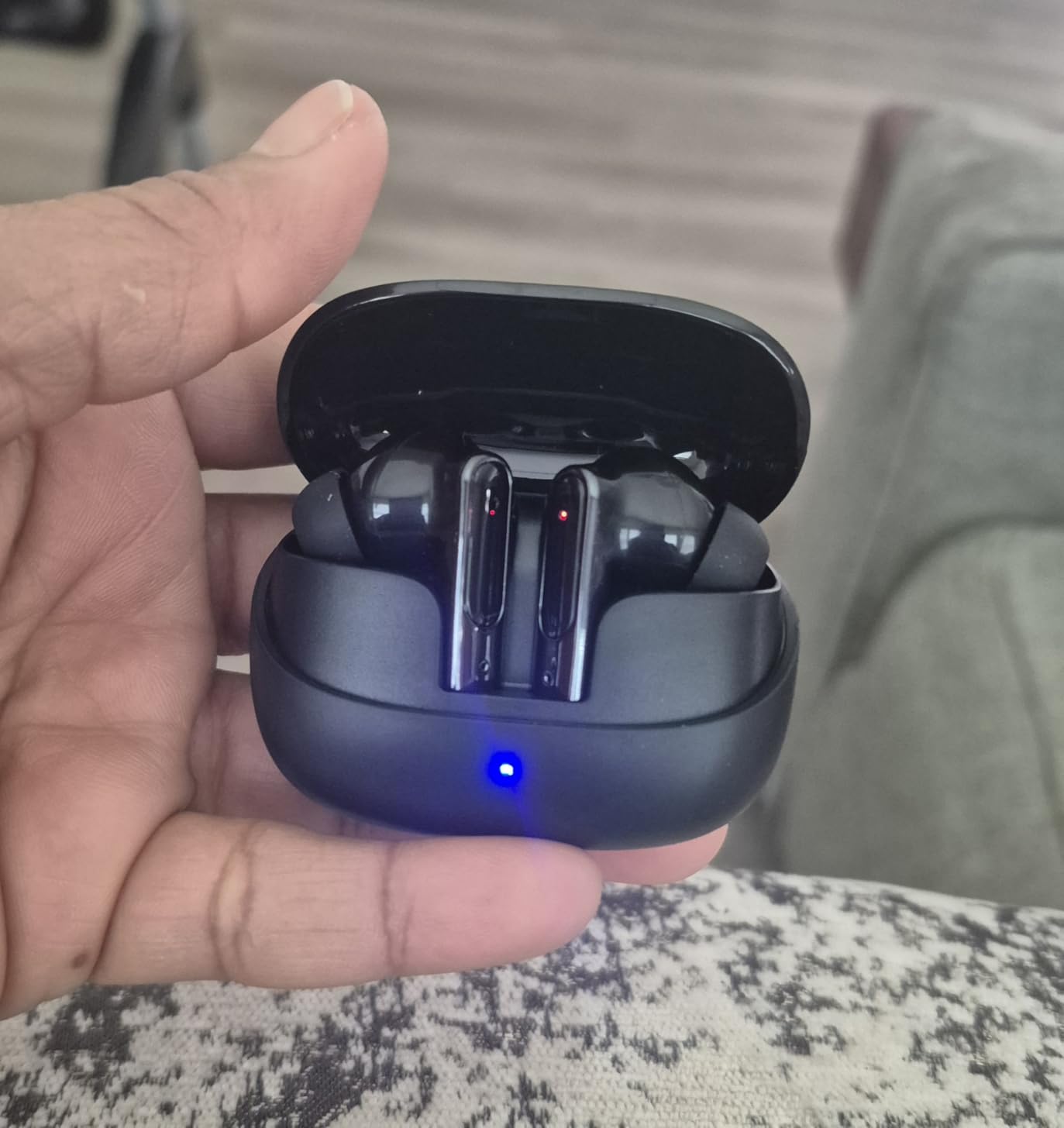 Hearing Aids for Seniors, Rechargeable OTC Hearing Aids with Noise Reduction, Providing Clear Sound Quality and Comfortable Wearing for Adults Hearing Loss, Invisible In-Ear Design (Light White) customer photo 1