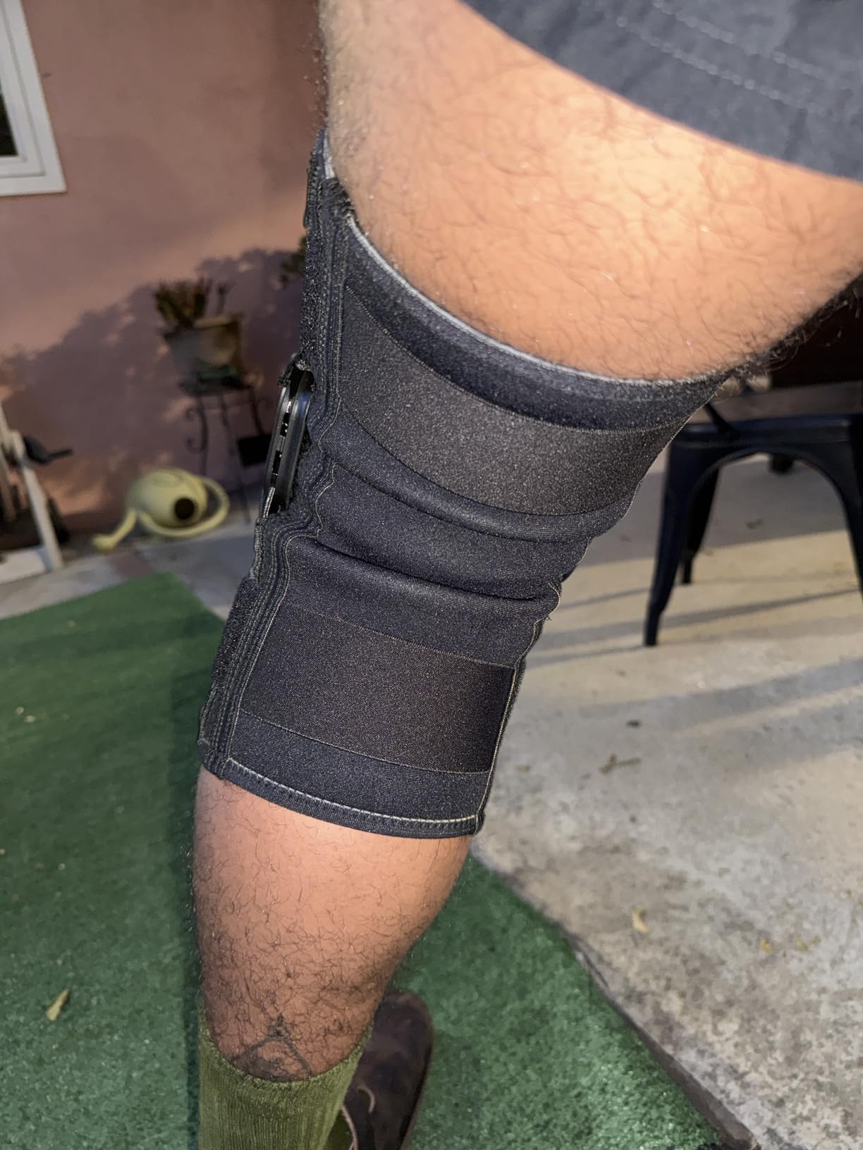 McDavid Hinged Knee Brace for Men and Women, Knee Brace with Side Stabilizers, Knee Compression Sleeves and Stability Straps for ACL, LCL, Arthritis, Tendonitis, MCL, Patella customer photo 2