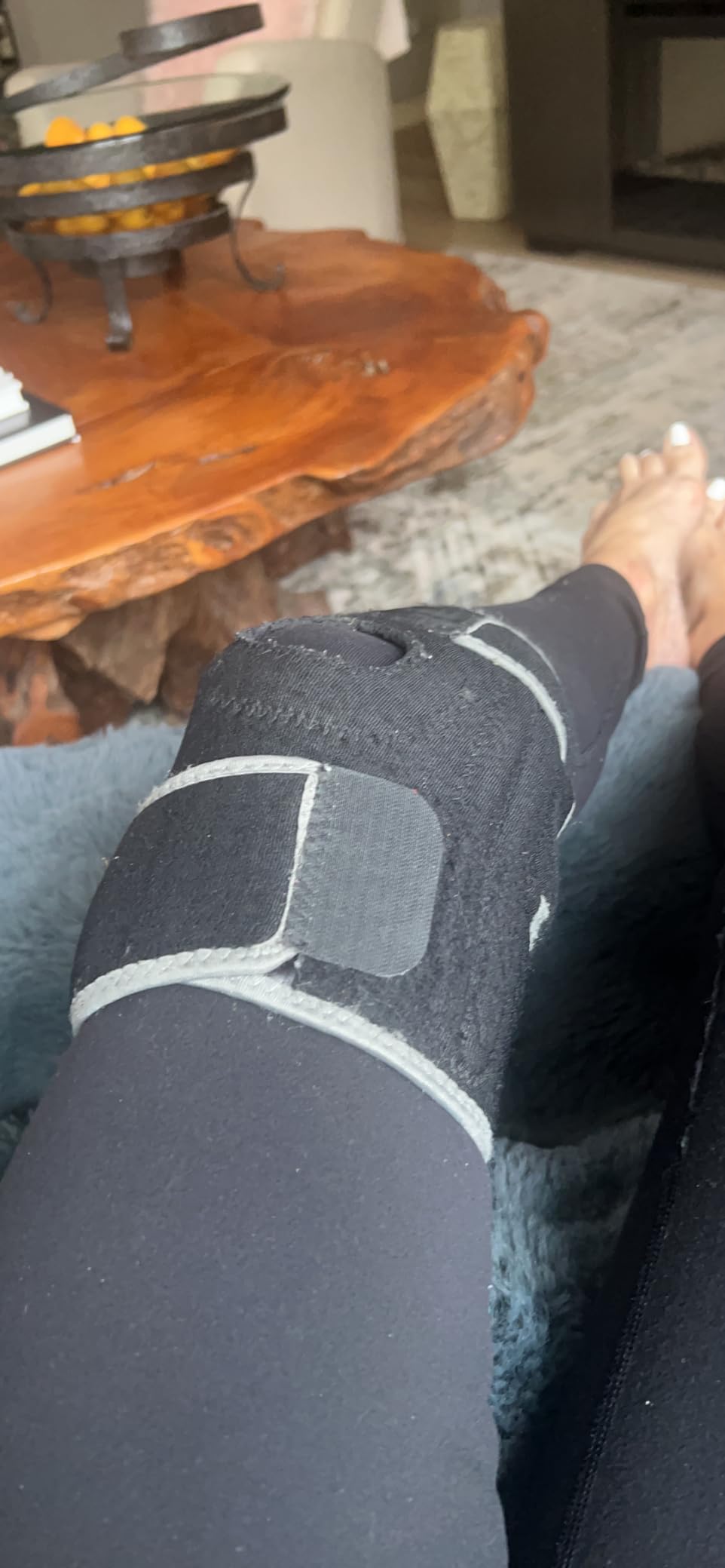 ACE Brand Adjustable Knee Brace with Side Stabilizers Provides Support & Compression to Arthritic and Painful Knee Joints customer photo 1