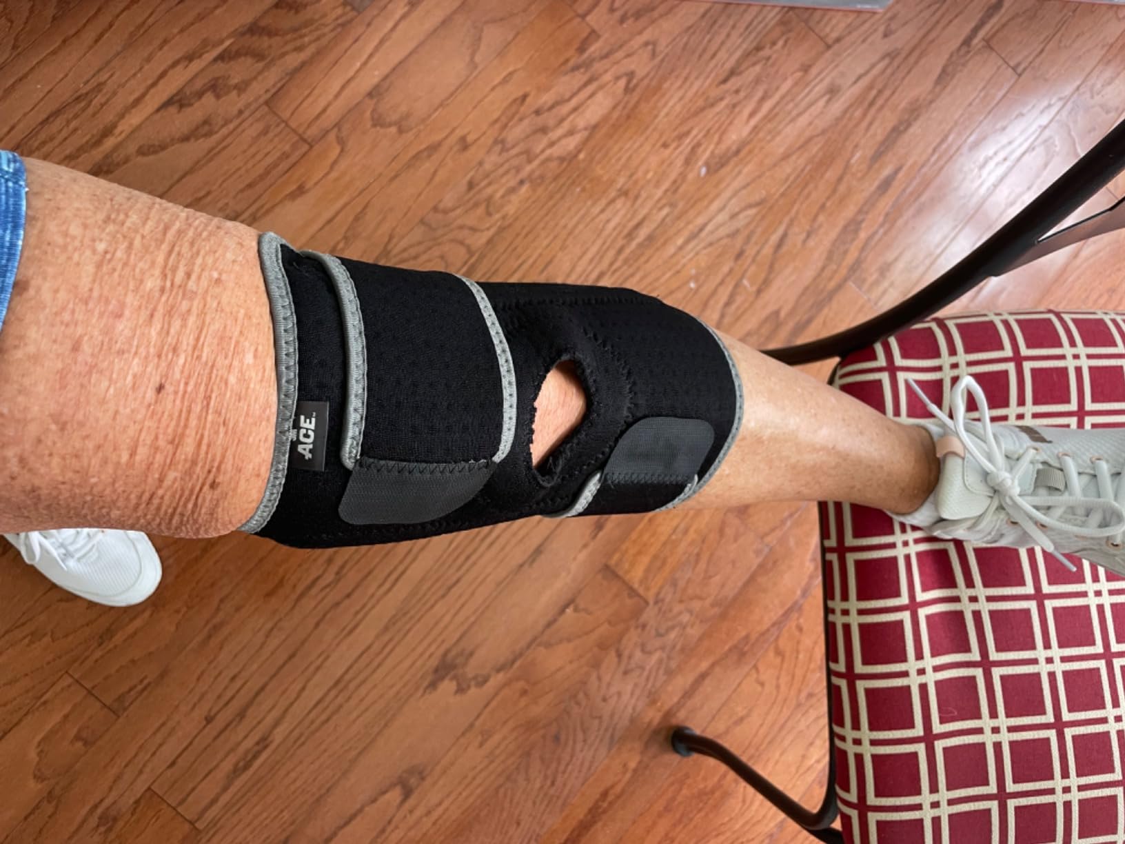 ACE Brand Adjustable Knee Brace with Side Stabilizers Provides Support & Compression to Arthritic and Painful Knee Joints customer photo 2