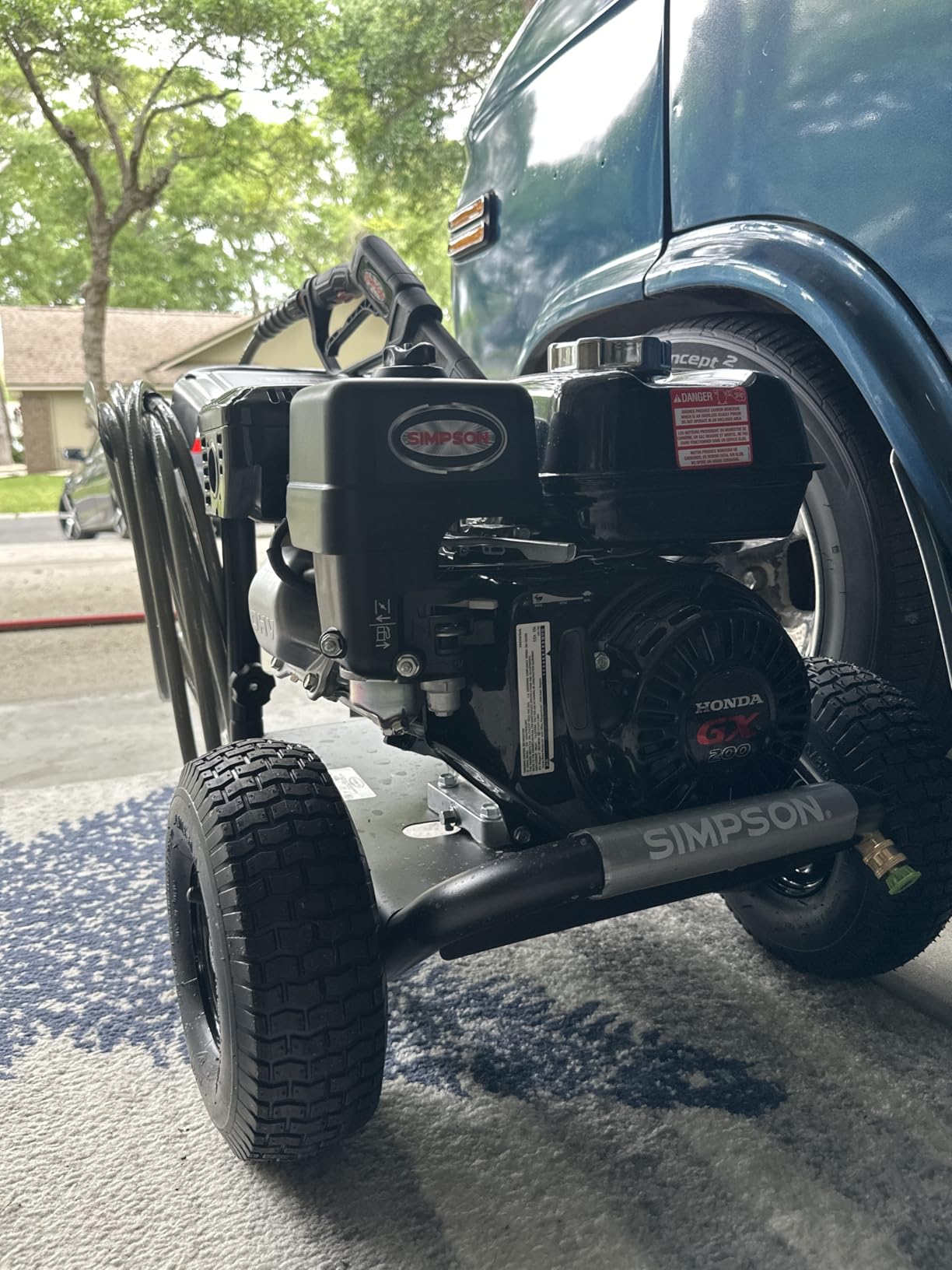 Simpson Cleaning PS3228 PowerShot 3300 PSI Gas Pressure Washer, 2.5 GPM, Honda GX200 Engine, Includes Spray Gun and Extension Wand, 5 QC Nozzle Tips, 5/16-inch x 25-foot MorFlex Hose, 49-State customer photo 1