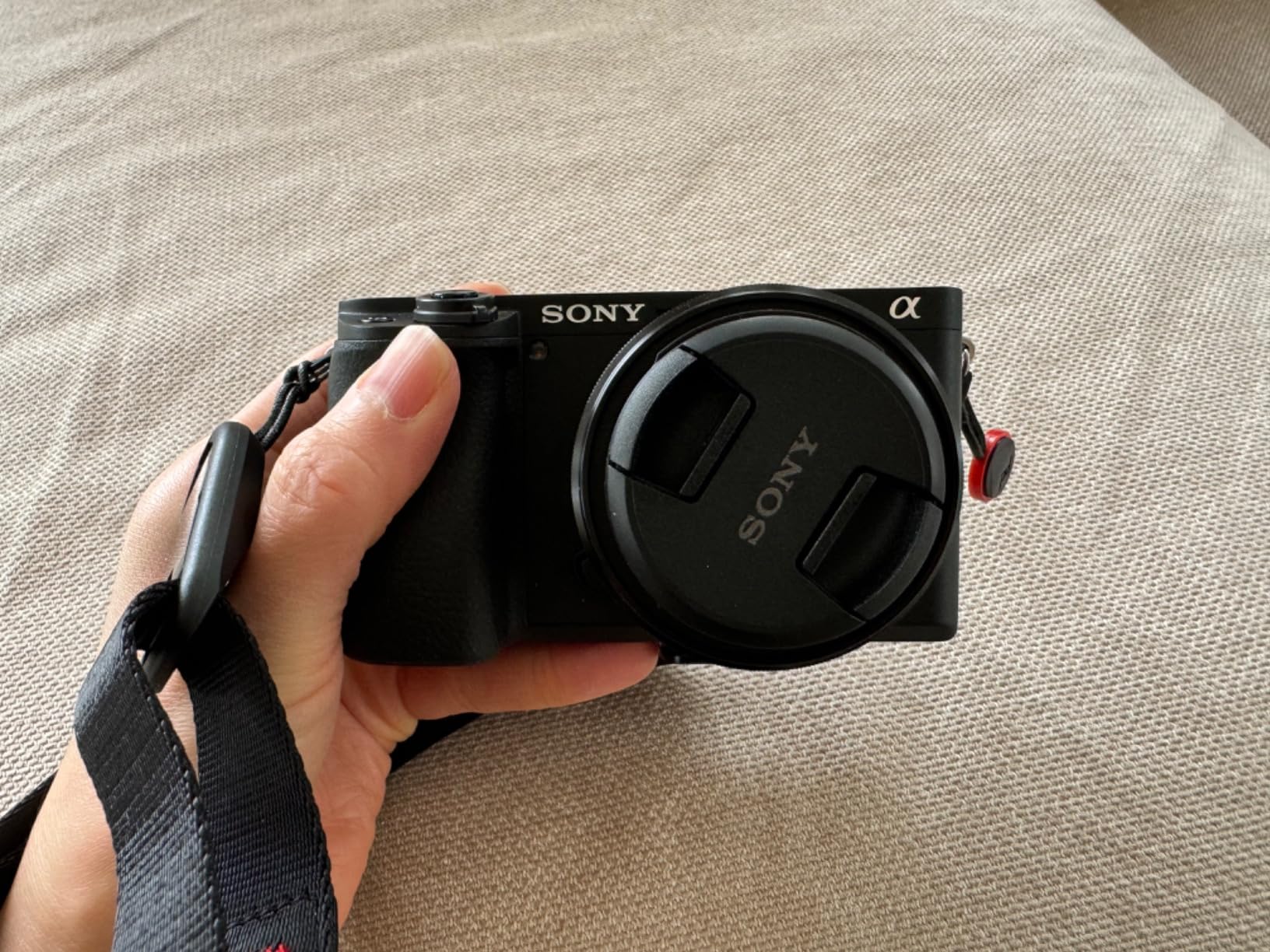 Sony SEL-20F28 E-Mount 20mm F2.8 Prime Lens customer photo 1