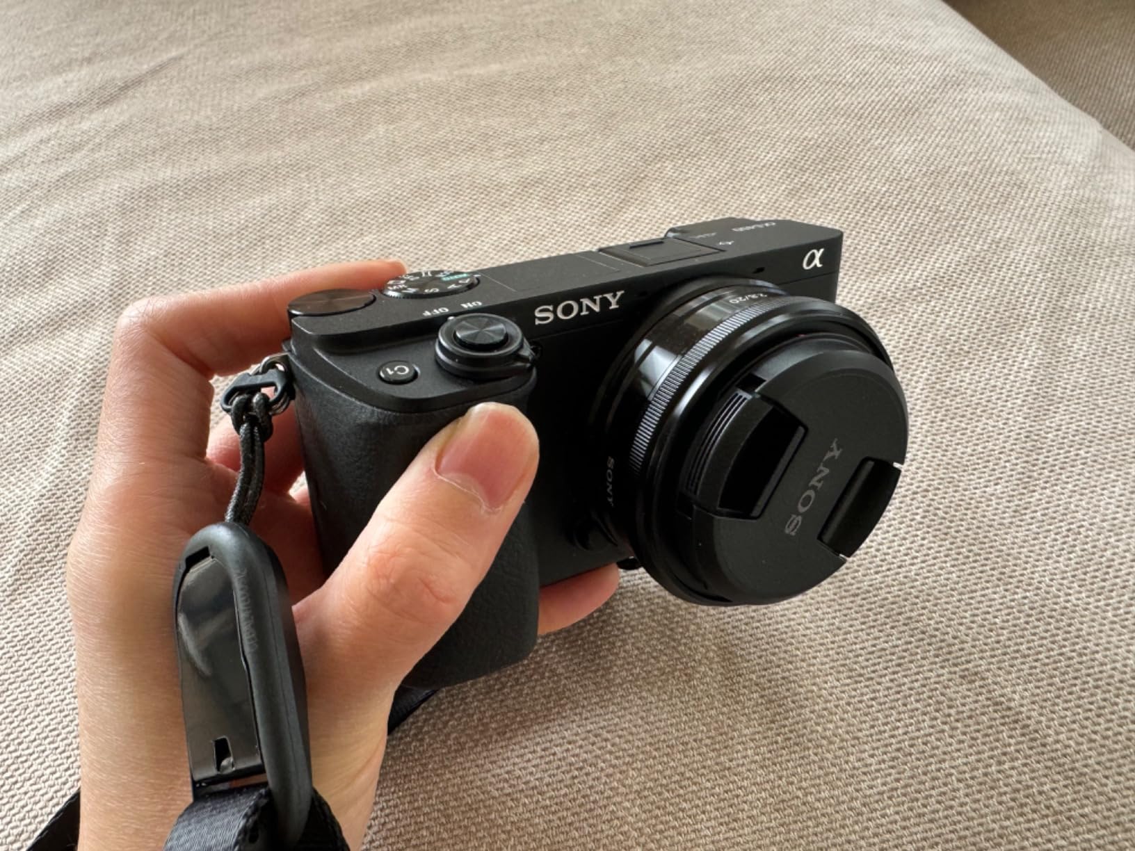 Sony SEL-20F28 E-Mount 20mm F2.8 Prime Lens customer photo 2