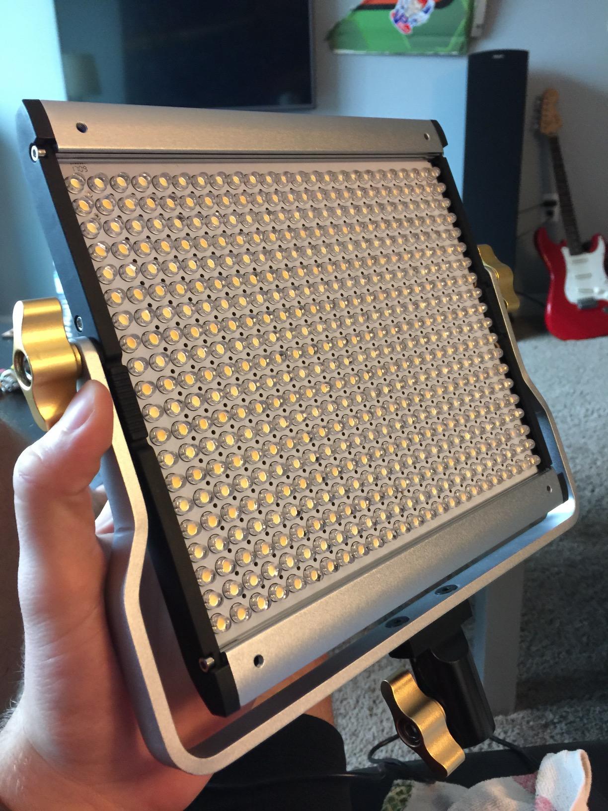 Neewer Dimmable Bi-Color LED with U Bracket Professional Video Light for Studio, YouTube Outdoor Video Photography Lighting Kit, Durable Metal Frame, 480 LED Beads, 3200-5600K, CRI 96+ customer photo 1