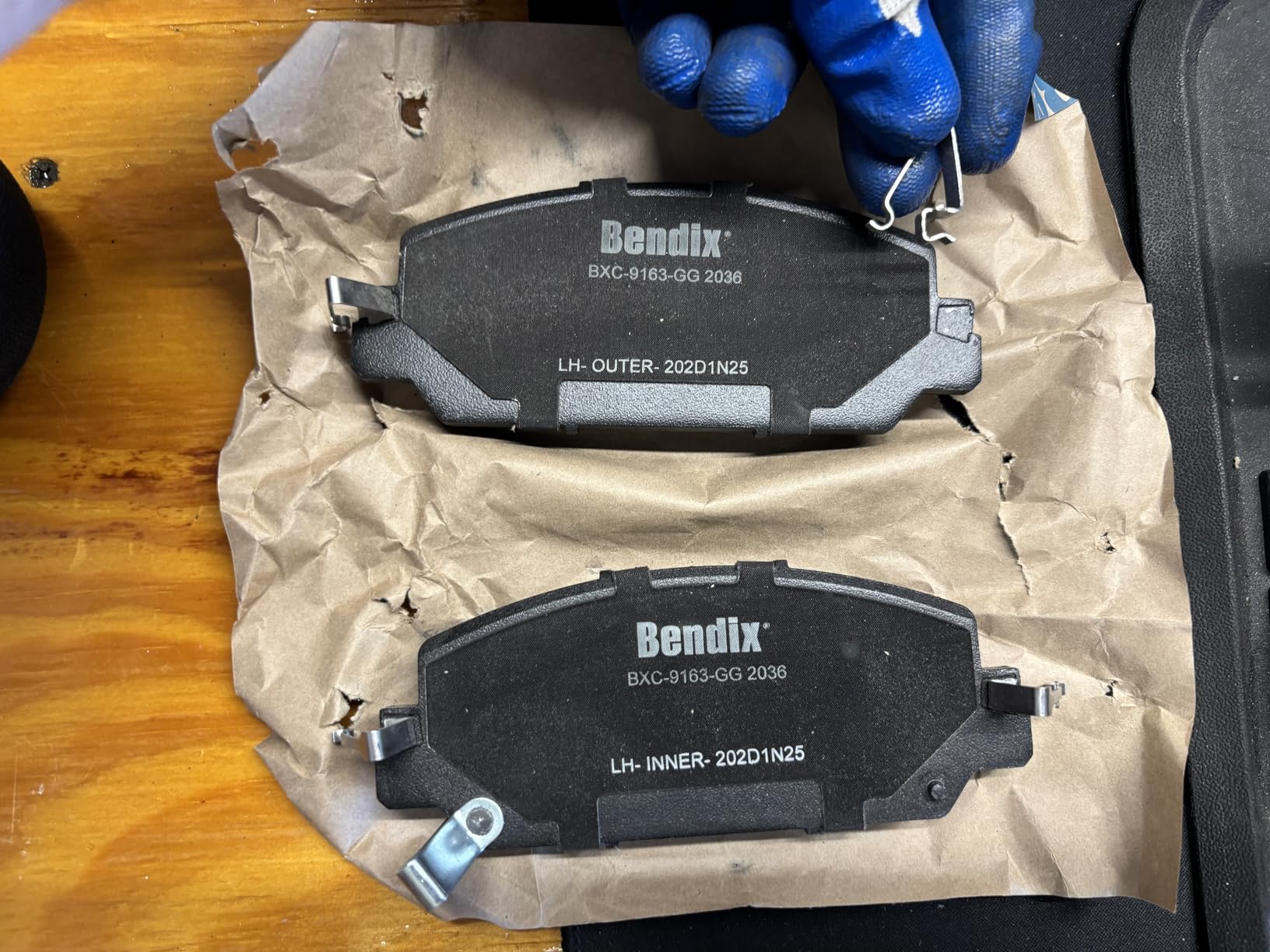 Bendix Priority1 CFC914 Ceramic Front Brake Pads for Acura ILX 2015-2013, Honda Accord 2017-2003, Civic 2021-2012, CR-V 2006-2002, CR-V 2016-2012, CR-Z 2016, Element 2011-2003, Fit 2014-2013 customer photo 1