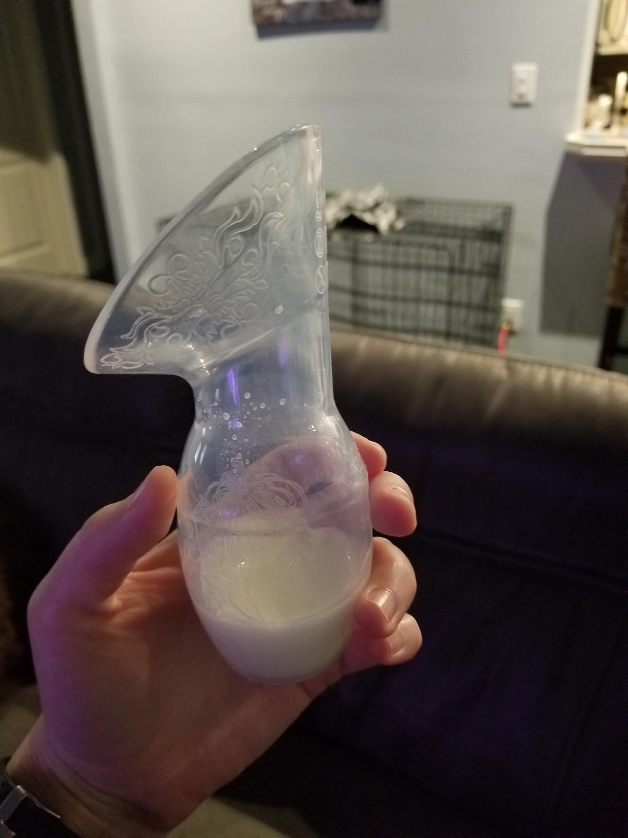 Haakaa Silicone Breastfeeding Manual Breast Pump Milk Pump 100% Food Grade Silicone BPA PVC and Phthalate Free | 4 oz Capacity customer photo 1