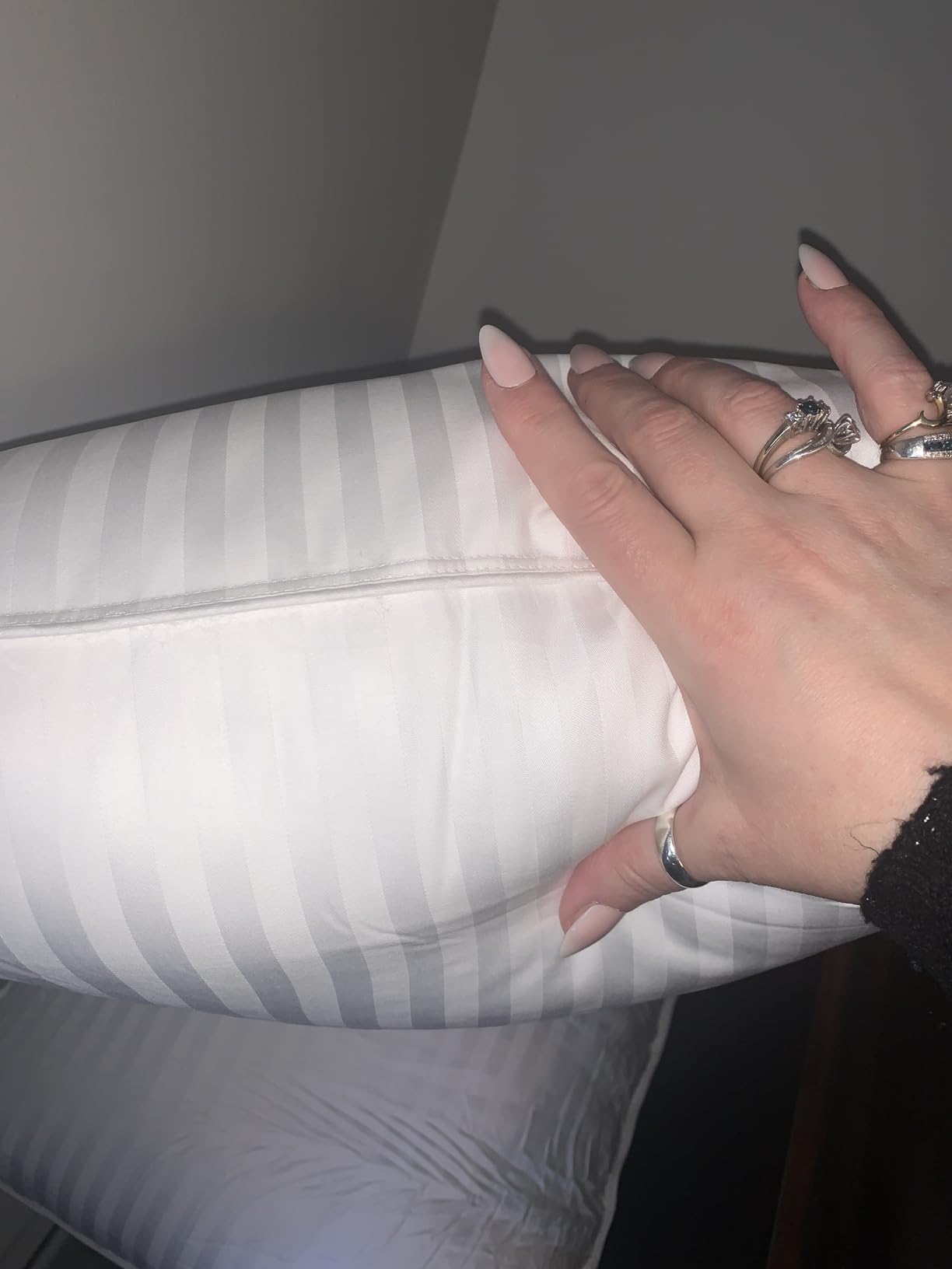 Beckham Hotel Collection Bed Pillows King Size Set of 2 - Down Alternative Pillow for Back, Stomach or Side Sleepers customer photo 1