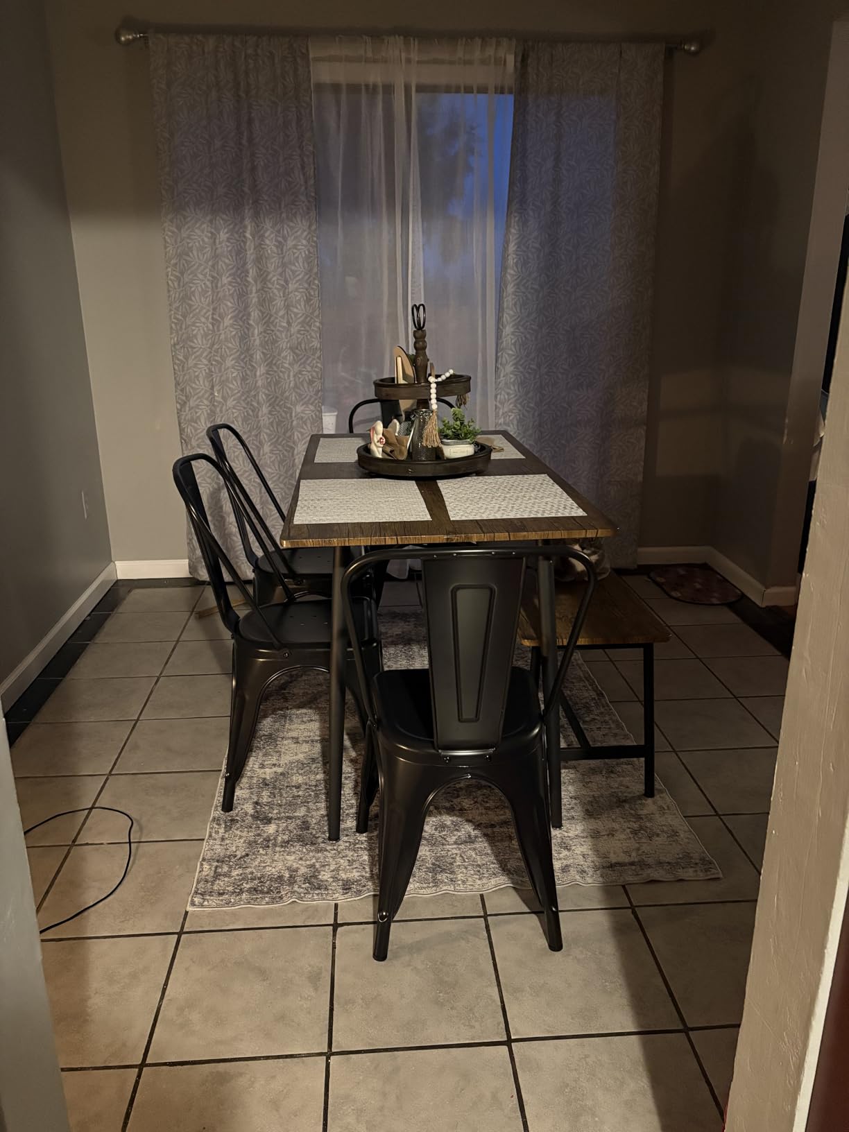 FDW Metal Dining Chairs Set of 4, Stackable Tolix Side Chairs with Backrest, Scratch-Resistant, Indoor/Outdoor Use customer photo 2