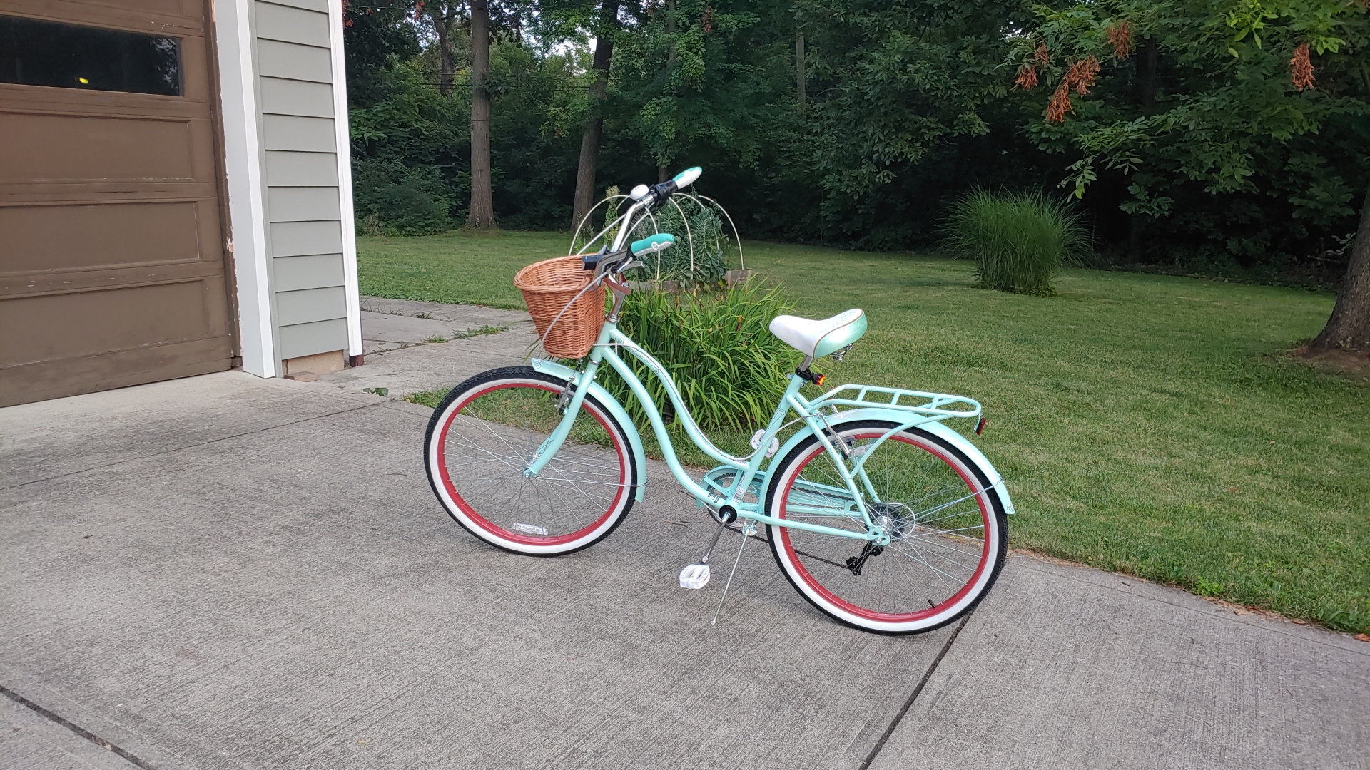 Schwinn Perla Cruiser Bike, 26 Inch Bike for Women and Men, 7-Speed Beach Cruiser Bicycle, Linear Pull Brakes, Comfortable Quilted Seat, Upright Riding Position customer photo 2