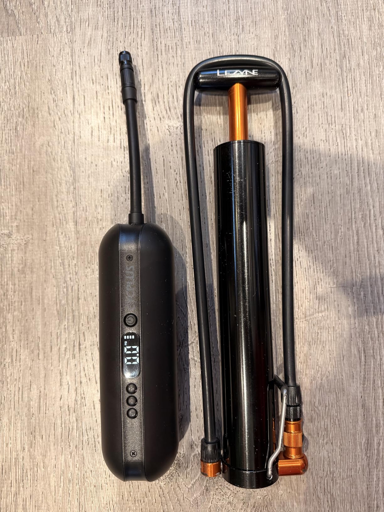 CYCPLUS Electric Air Compressor Portable Bicycle Pump Car Tire Inflator, Max 150 PSI, Auto Shut-Off Air Pump with Presta and Schrader Valves for All Bicycles Motorcycles and Cars customer photo 2