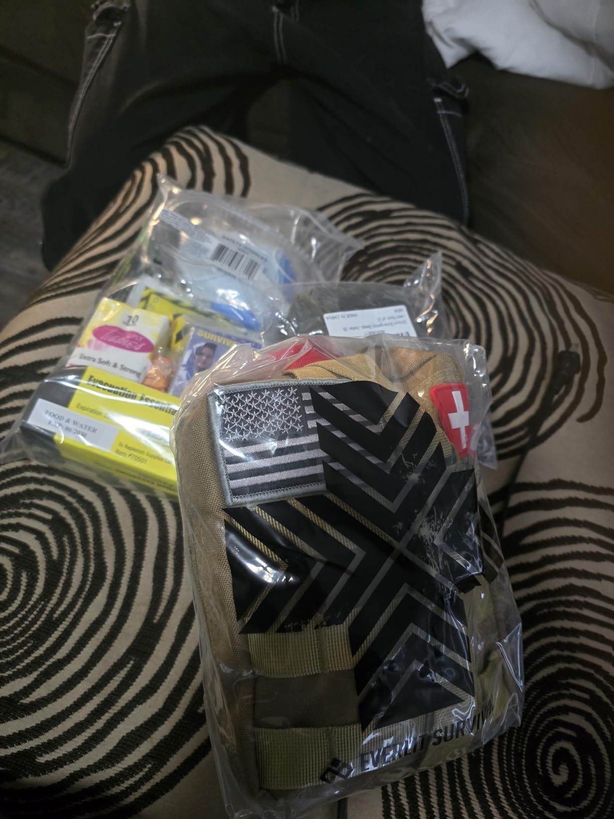 EVERLIT 250 Pieces Survival First Aid Kit IFAK EMT Molle Pouch - Survival Kit Outdoor Gear Emergency Kits Trauma Bag customer photo 2