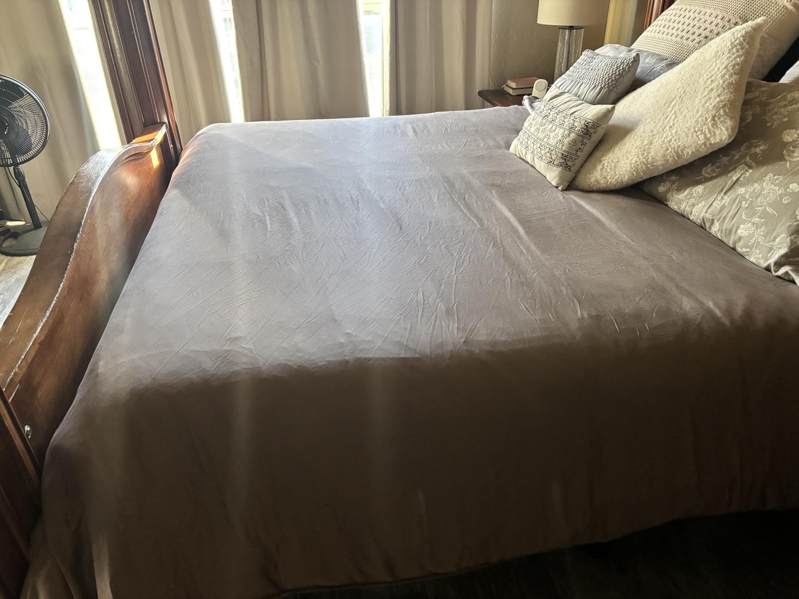 EASELAND Queen Size Down Alternative Comforter - Quilted Duvet Insert for All Seasons, Soft Lightweight with Corner Tabs, Summer Winter Warm Bedding, White 88×88 Inches customer photo 1