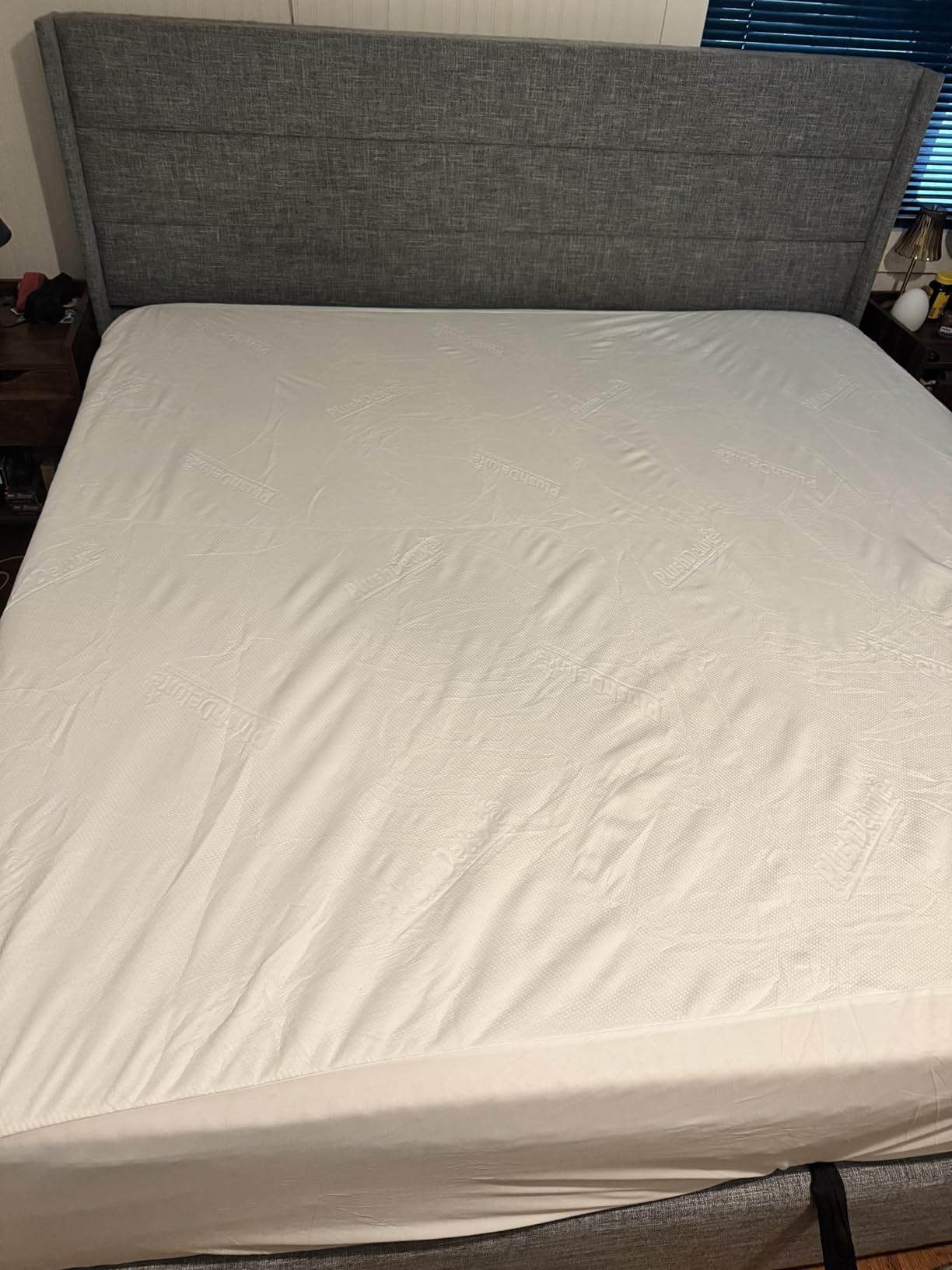 PlushDeluxe Premium Bamboo Mattress Protector - Queen Size, Waterproof, & Ultra Soft Breathable Noiseless Washable Bed Mattress Cover for Comfort & Protection - White customer photo 2
