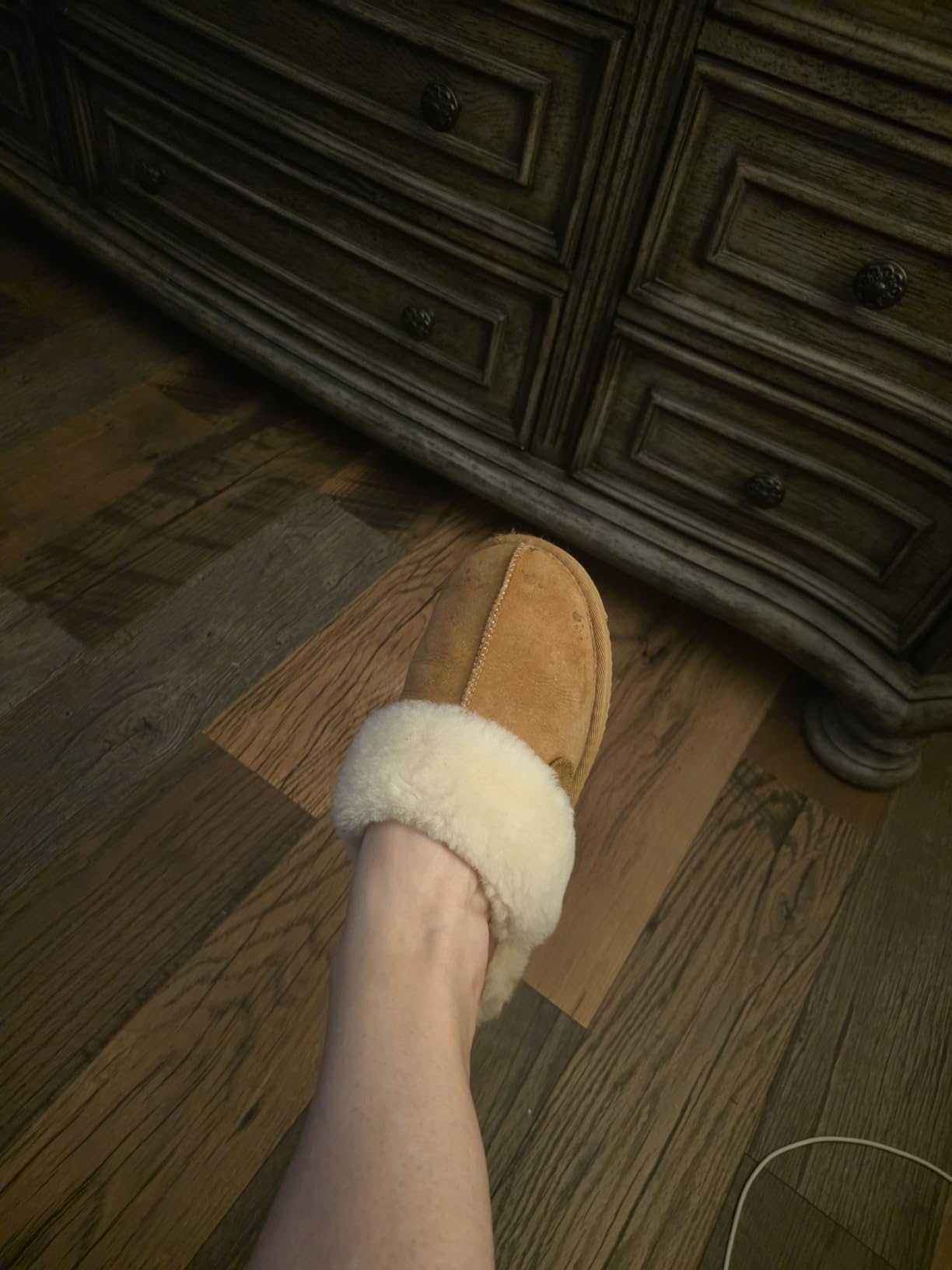 Koolaburra by UGG womens Sydney Genuine Shearling Scuff customer photo 1