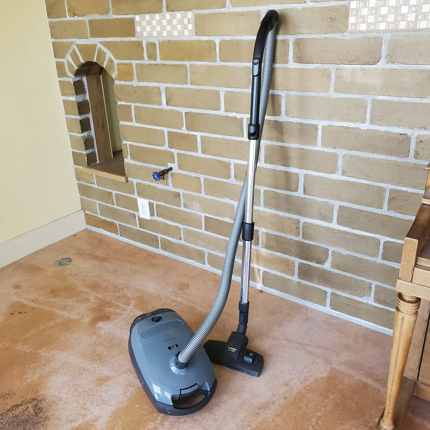 Miele Classic C1 Pure Suction Bagged Canister Vacuum, Graphite Grey customer photo 2