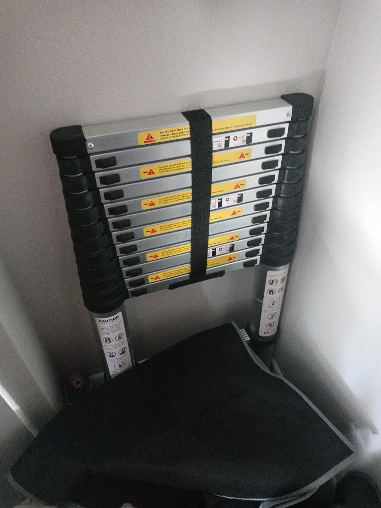 (8.5Ft/2.6M) Telescoping Ladders, EN131Standards Multi-Purpose Folding Aluminum Extension Ladder customer photo 2