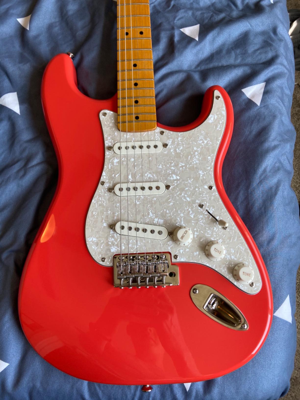 Squier Classic Vibe 60s Stratocaster Electric Guitar (Candy Apple Red) customer photo 2