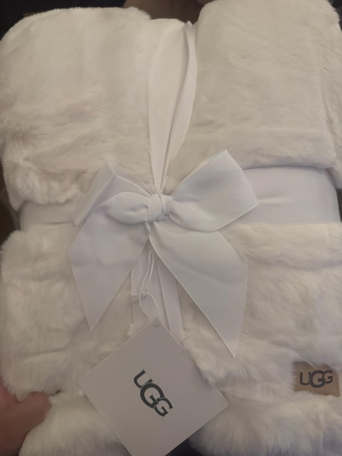 UGG Euphoria Faux Fur Throw Blanket, Warm Fluffy for Couch or Bed, Luxury Bedroom Decor, Machine Washable, 50-inch x 70-inch, White Snow customer photo 2