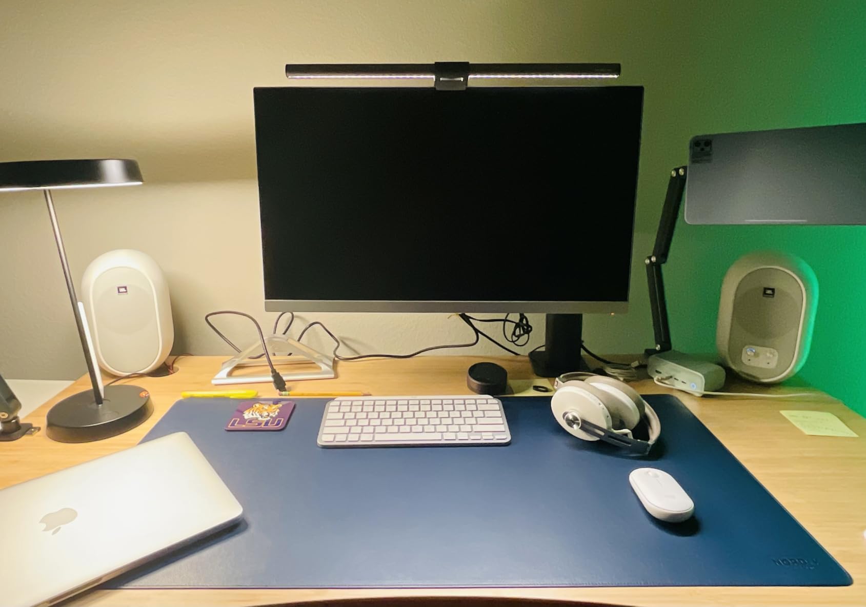 JBL Professional 1 Series 104-BT Compact Desktop Reference Monitors with Bluetooth, Sold as Pair customer photo 2