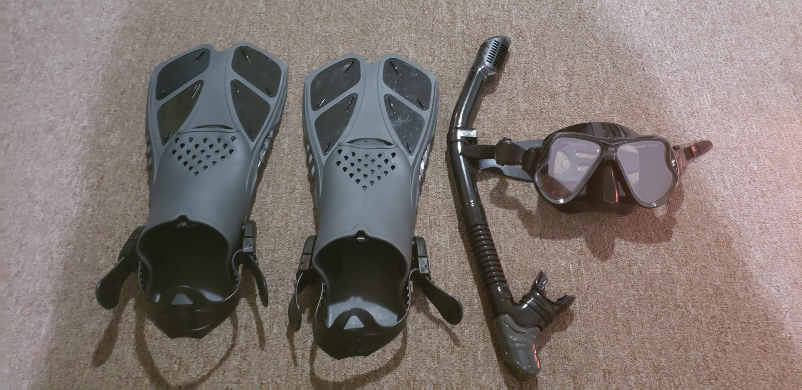 Mask Fins Snorkel Set, Snorkeling Gear for Adults, Panoramic View Snorkel Mask Anti-Fog, Adjustable Dive Flippers, Dry Top Snorkel and Travel Bag customer photo 2