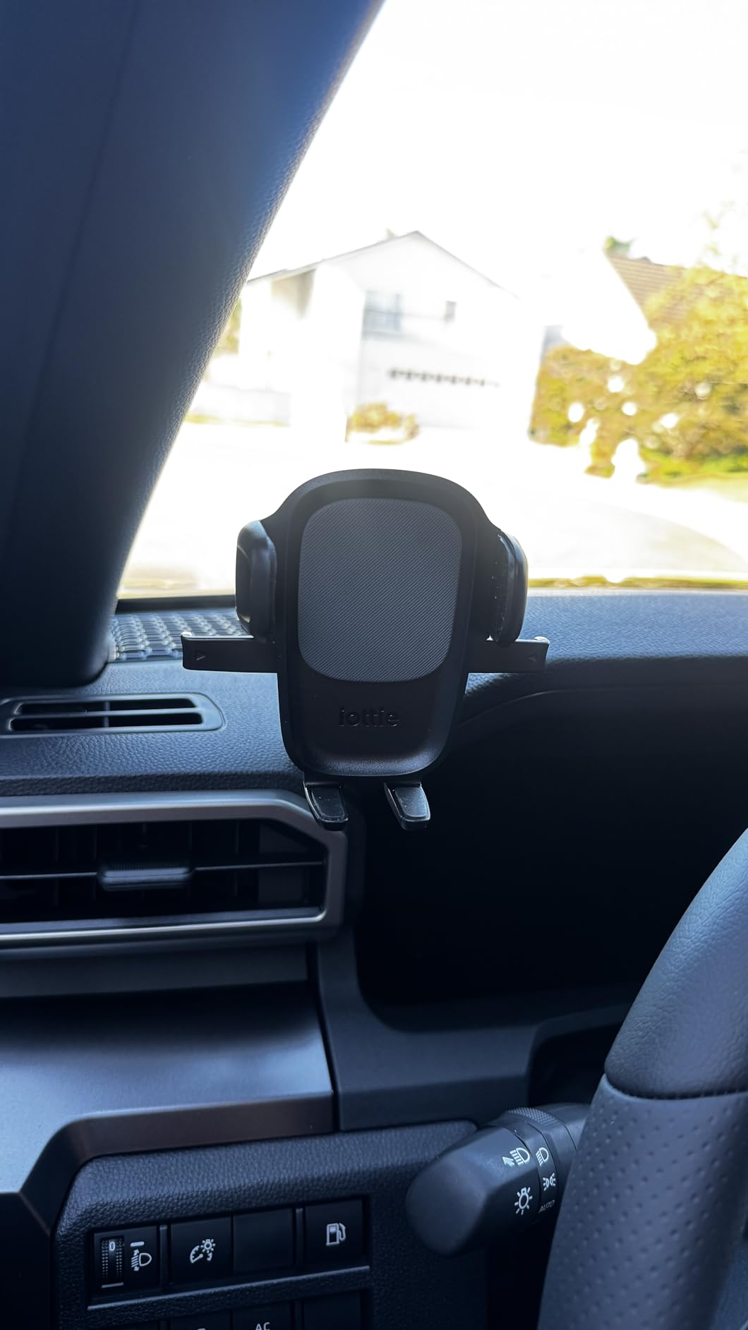 iOttie Easy One Touch Signature Dashboard & Windshield Universal Car Mount Phone Holder Desk Stand with Suction Cup Base and Telescopic Arm for iPhone, Samsung, Google, More Smartphones customer photo 1