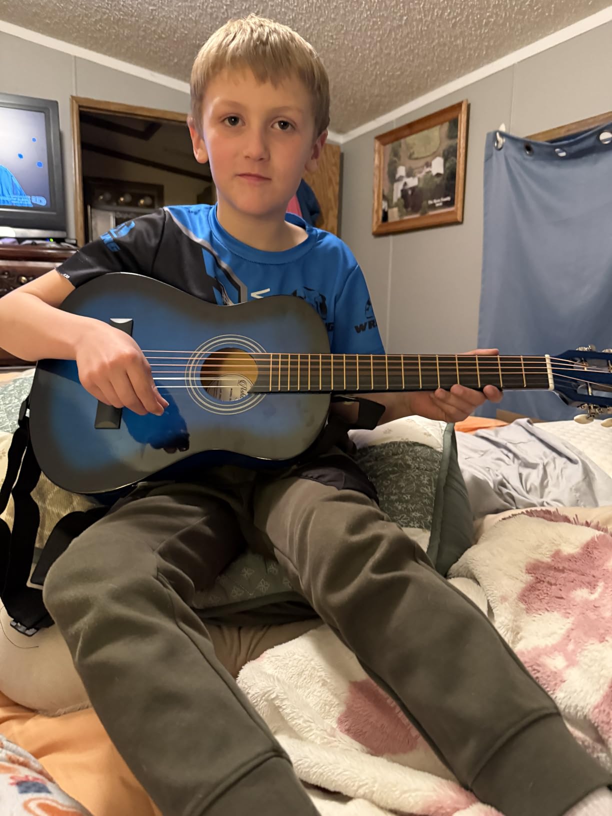 Ashthorpe 38-inch Beginner Acoustic Guitar Package (Blue), Basic Starter Kit w/Gig Bag, Strings, Strap, Tuner, Pitch Pipe, Picks customer photo 2
