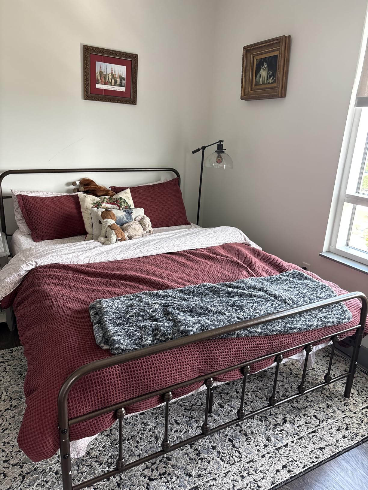 Yaheetech Classic Metal Platform Bed Frame with Victorian Style Iron-Art Headboard/Footboard, Under Bed Storage, Queen customer photo 1