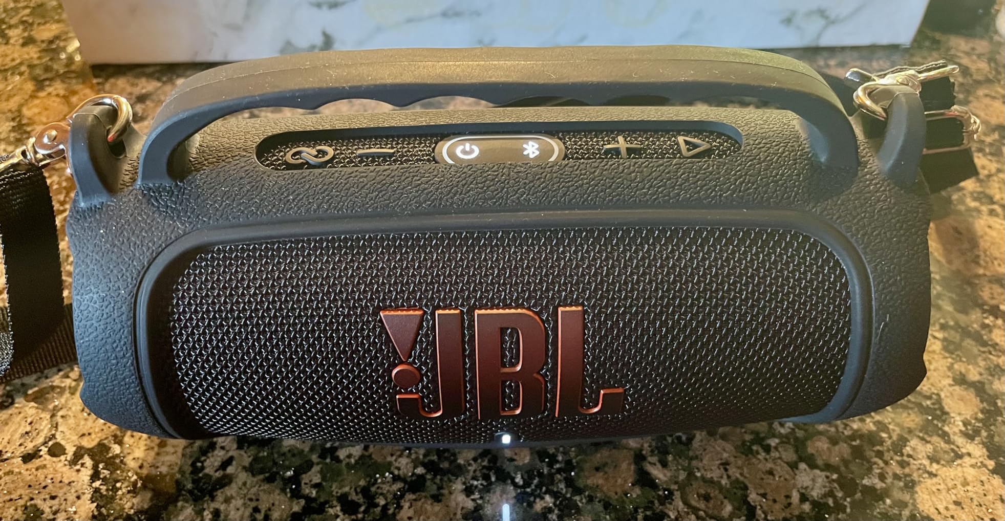 JBL CHARGE 5 - Portable Waterproof (IP67) Bluetooth Speaker with Powerbank USB Charge Out, 20 Hours Playtime customer photo 2