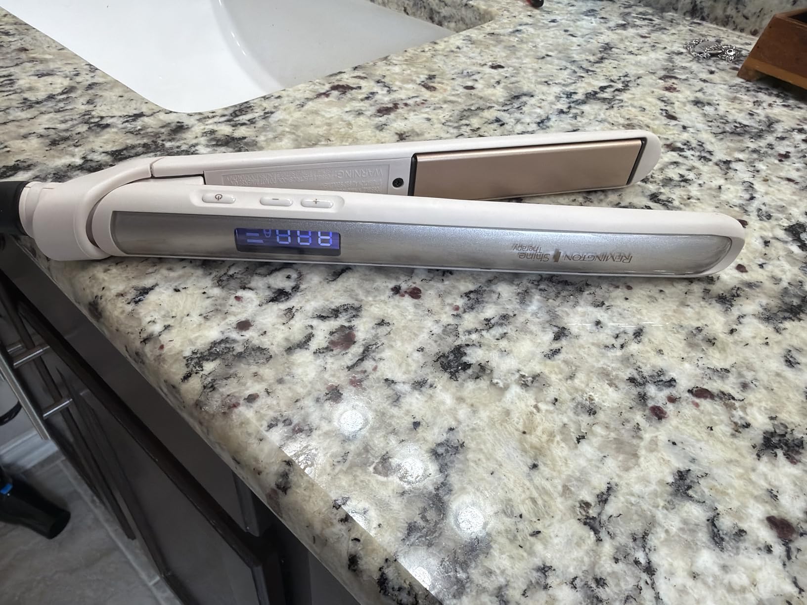 Remington Shine Therapy 1 inch Hair Straightener Iron, Flat Iron Infused with Argan Oil & Keratin, Professional Ceramic Flat Iron for Less Frizz, Shines and Smooth, Styling Tools customer photo 1