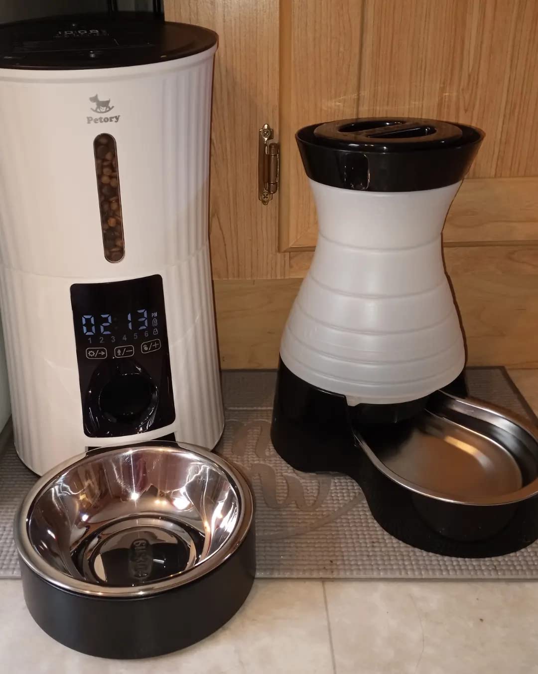 Petory Timed Automatic Cat Feeders - 4L Programable Dry Food Dispenser for Cats and Small Medium Dogs 6 Meals with Desiccant Bag Dual Power Supply 10S Voice Recorder customer photo 2
