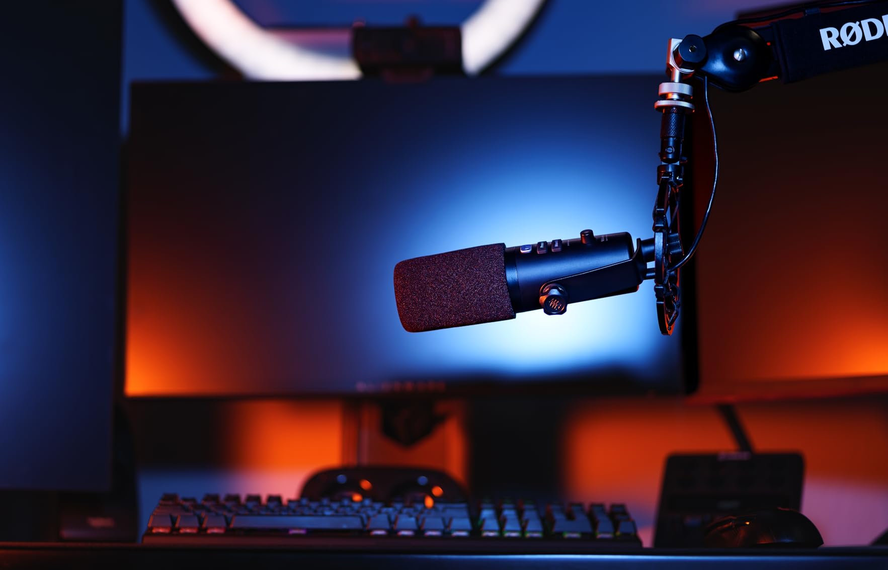PreSonus Revelator Dynamic USB Microphone for recording, podcasts, and streaming with onboard effects and easy-to-use presets plus a built-in mixer and Studio One DAW Recording Software customer photo 1