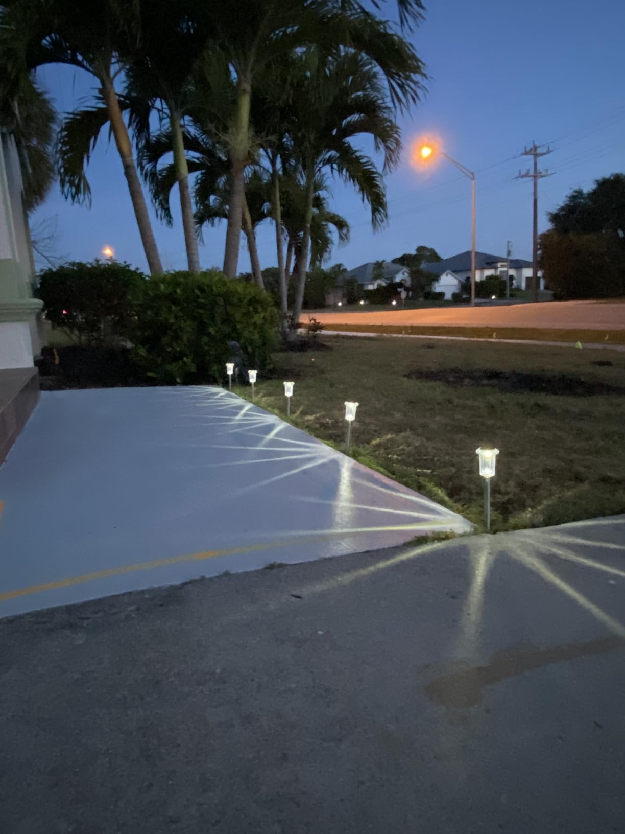 Eyrosa Solar Outdoor Lights, 10 Pack Waterproof Stainless Steel Solar Stake Lights for Pathway Garden Yard Path Walkway Driveway Lawn Patio Outside Decor, Cool White customer photo 1