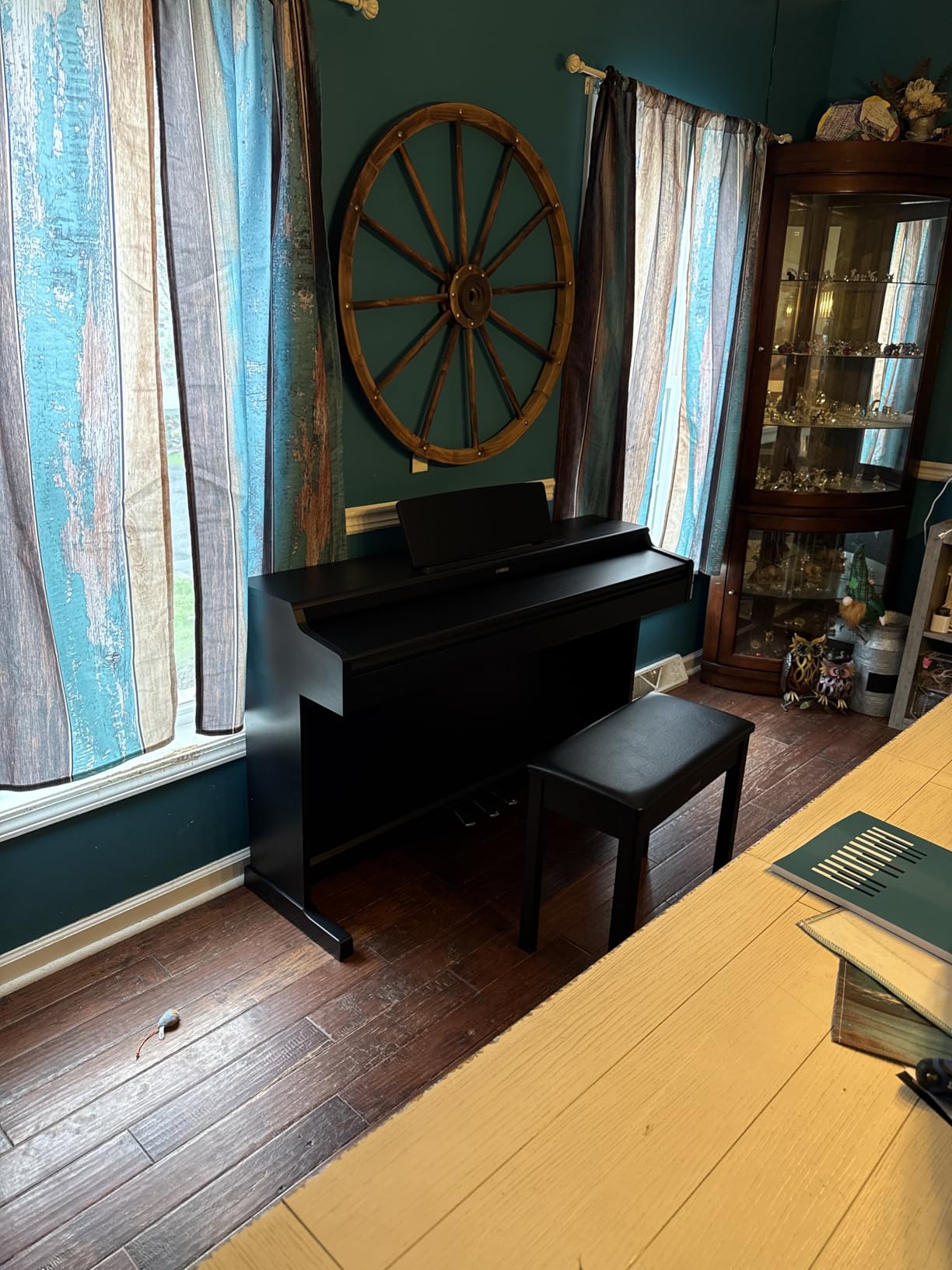 Yamaha Arius Series 88-Key Weighted Action Upright Digital Piano for Beginner and Intermediate Players, Dynamic Response, Grand Piano Sound, 3-pedal Unit, Upright Design, Bench Included, Black YDP105B customer photo 2