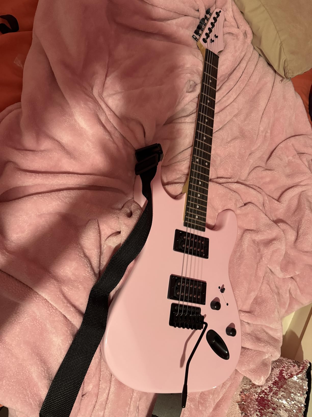 Ktaxon 39 Inch Electric Guitar Full Size Solid Body H-H Pickups 6 Strings Beginner Guitar Kit With Gig Bag, Strap, Tremolo Arm, Cable & Picks (Black Back) customer photo 1