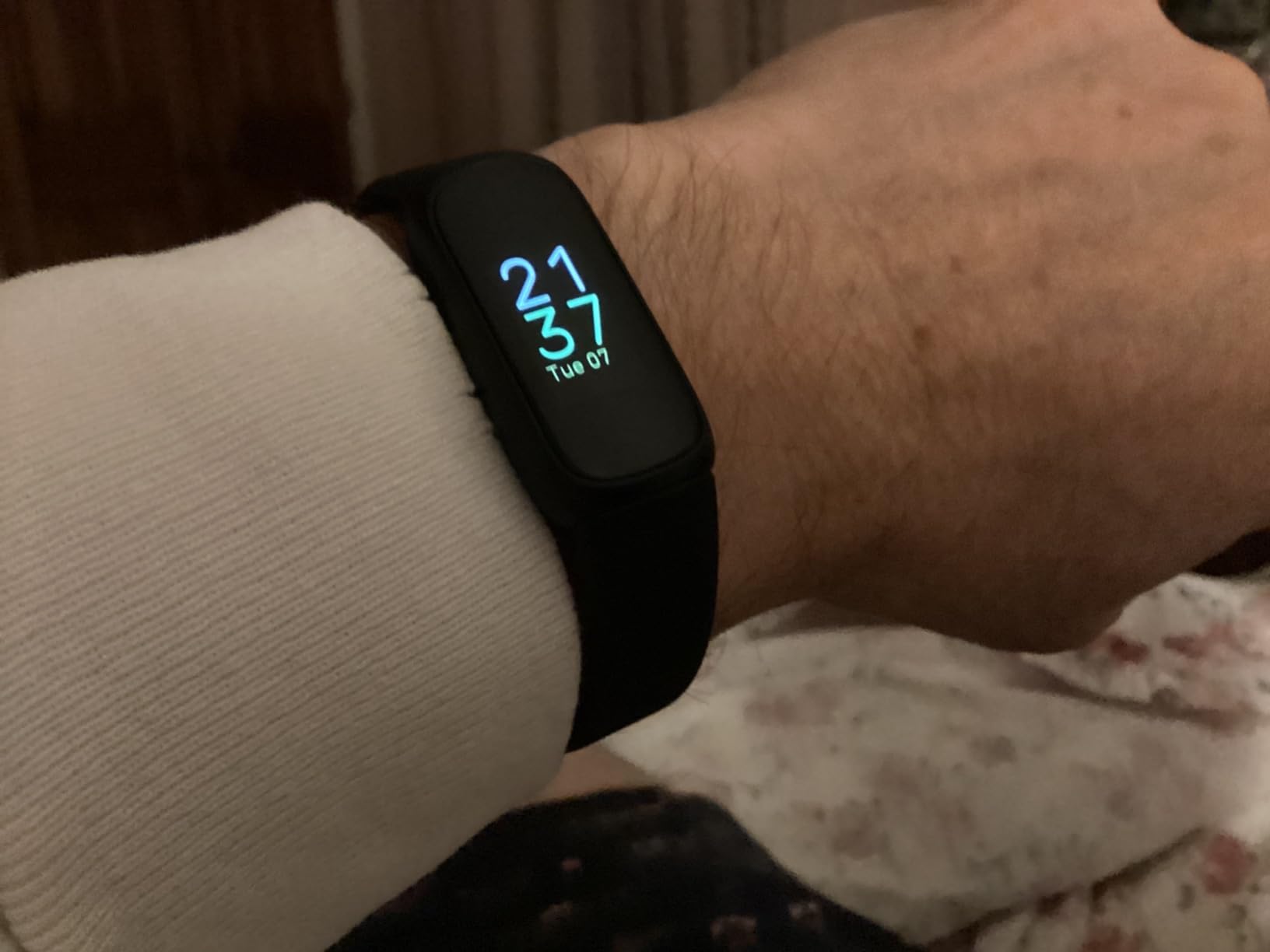 Fitbit Inspire 3 Health & Fitness Tracker with Stress Management, Workout Intensity, Sleep Tracking, 24/7 Heart Rate and more, Lilac Bliss/Black, One Size (S & L Bands Included) customer photo 2