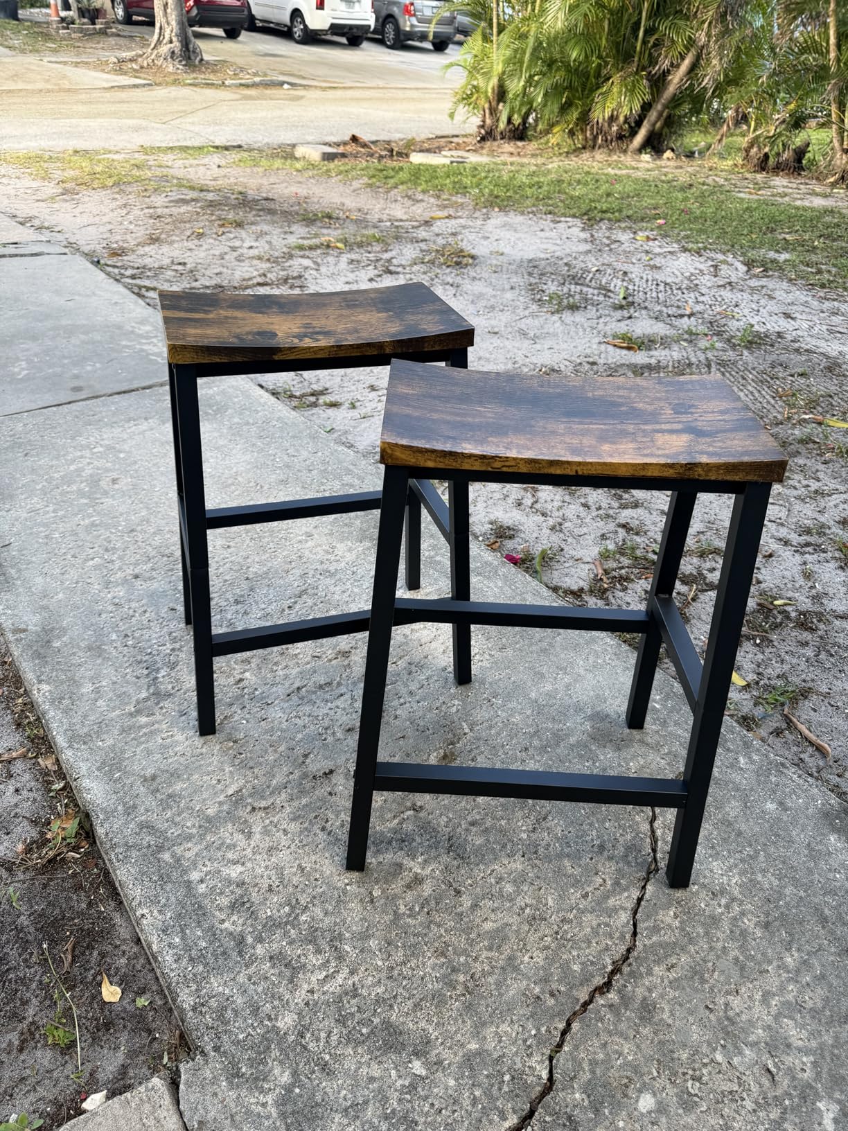HOOBRO Bar Stools, Set of 2 Bar Chairs, 23.6 Inch Saddle Stools, Kitchen Counter Seat with Footrests, Industrial Barstools for Dining Room, Kitchen, Counter, Rustic Brown and Black customer photo 1
