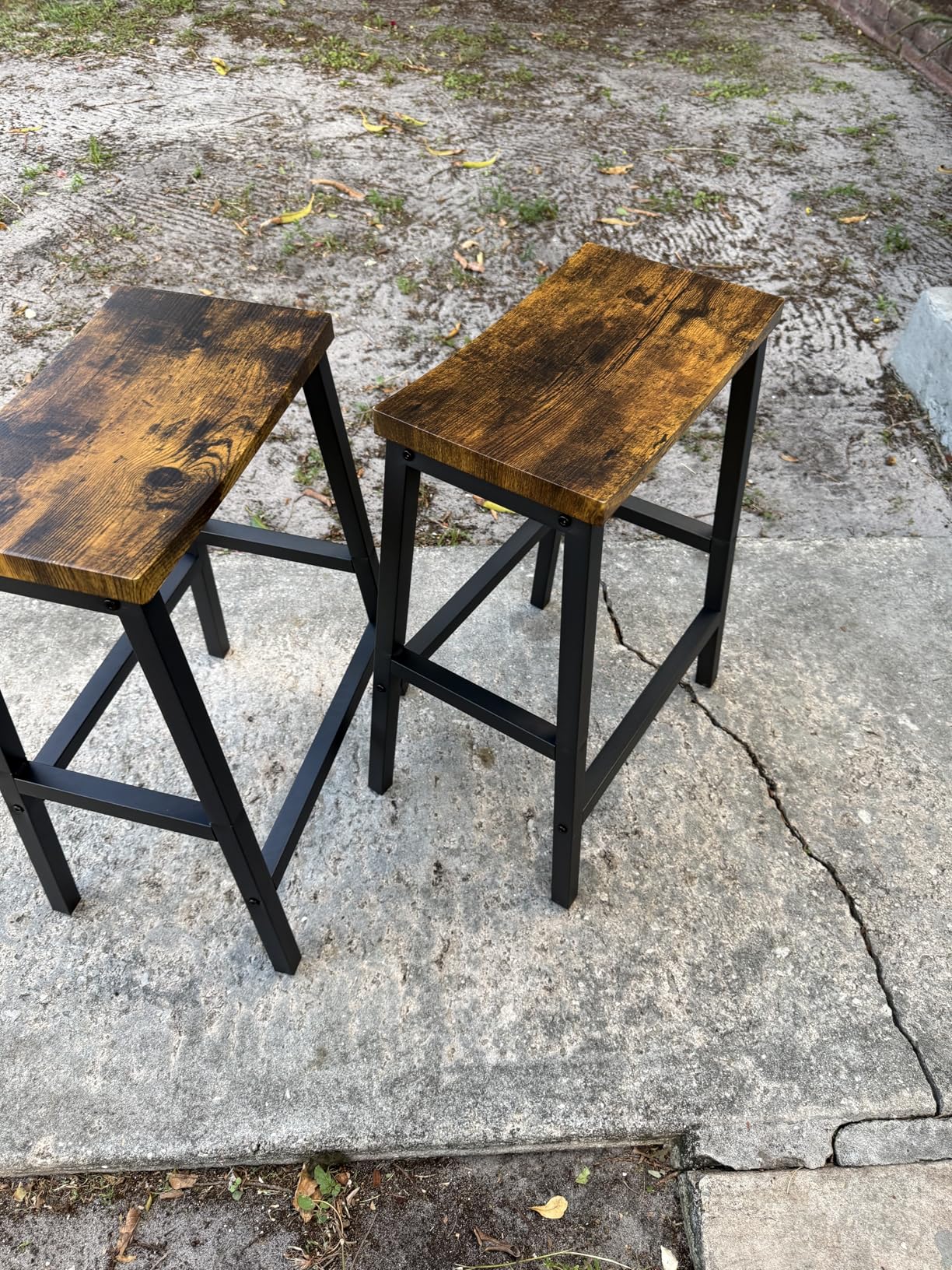 HOOBRO Bar Stools, Set of 2 Bar Chairs, 23.6 Inch Saddle Stools, Kitchen Counter Seat with Footrests, Industrial Barstools for Dining Room, Kitchen, Counter, Rustic Brown and Black customer photo 2