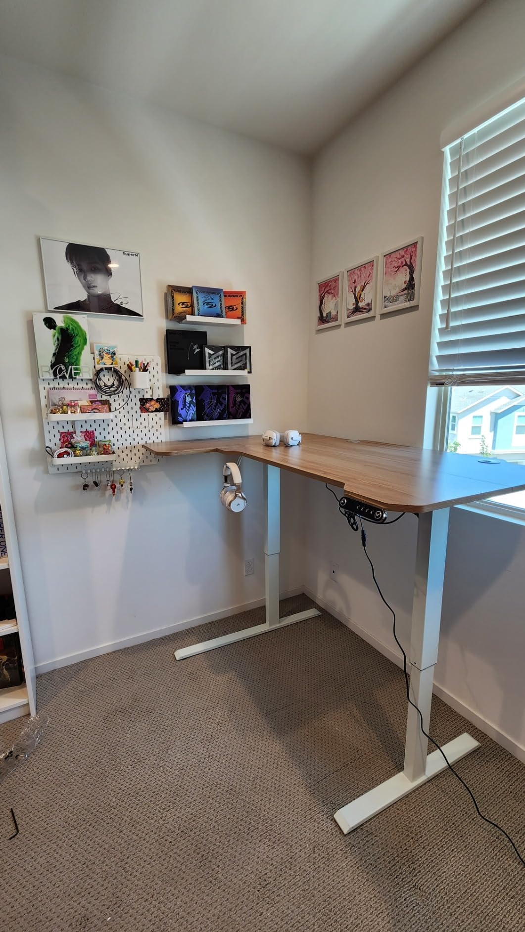 Radlove Electric Height Adjustable Standing Desk, 63x 30 Inches Stand Up Desk Workstation, Splice Board Home Office Computer Standing Table Ergonomic Desk (White+ Oak, 63x30'') customer photo 1